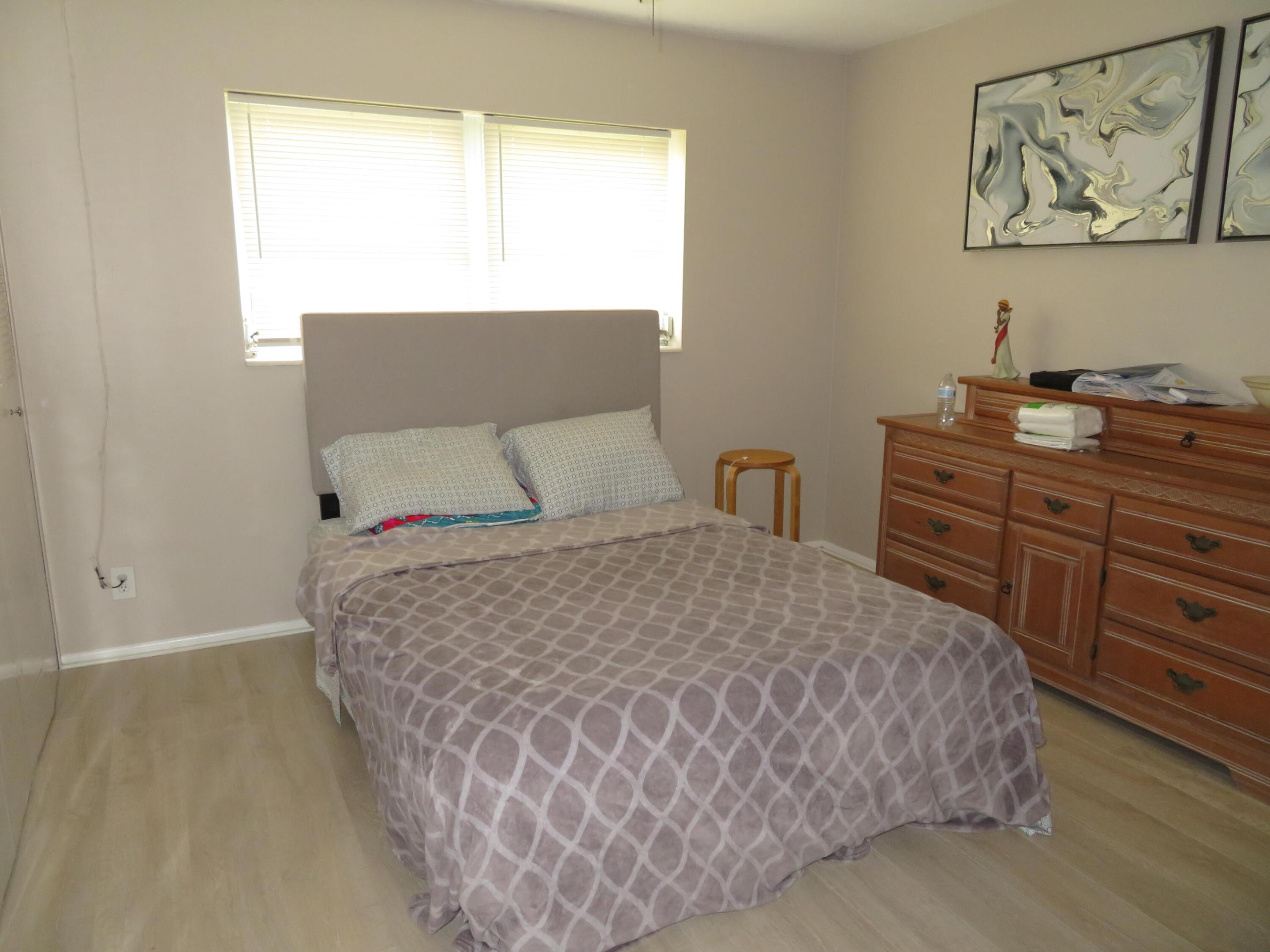 CRESTHAVEN VILLAS 6 CONDO - Residential