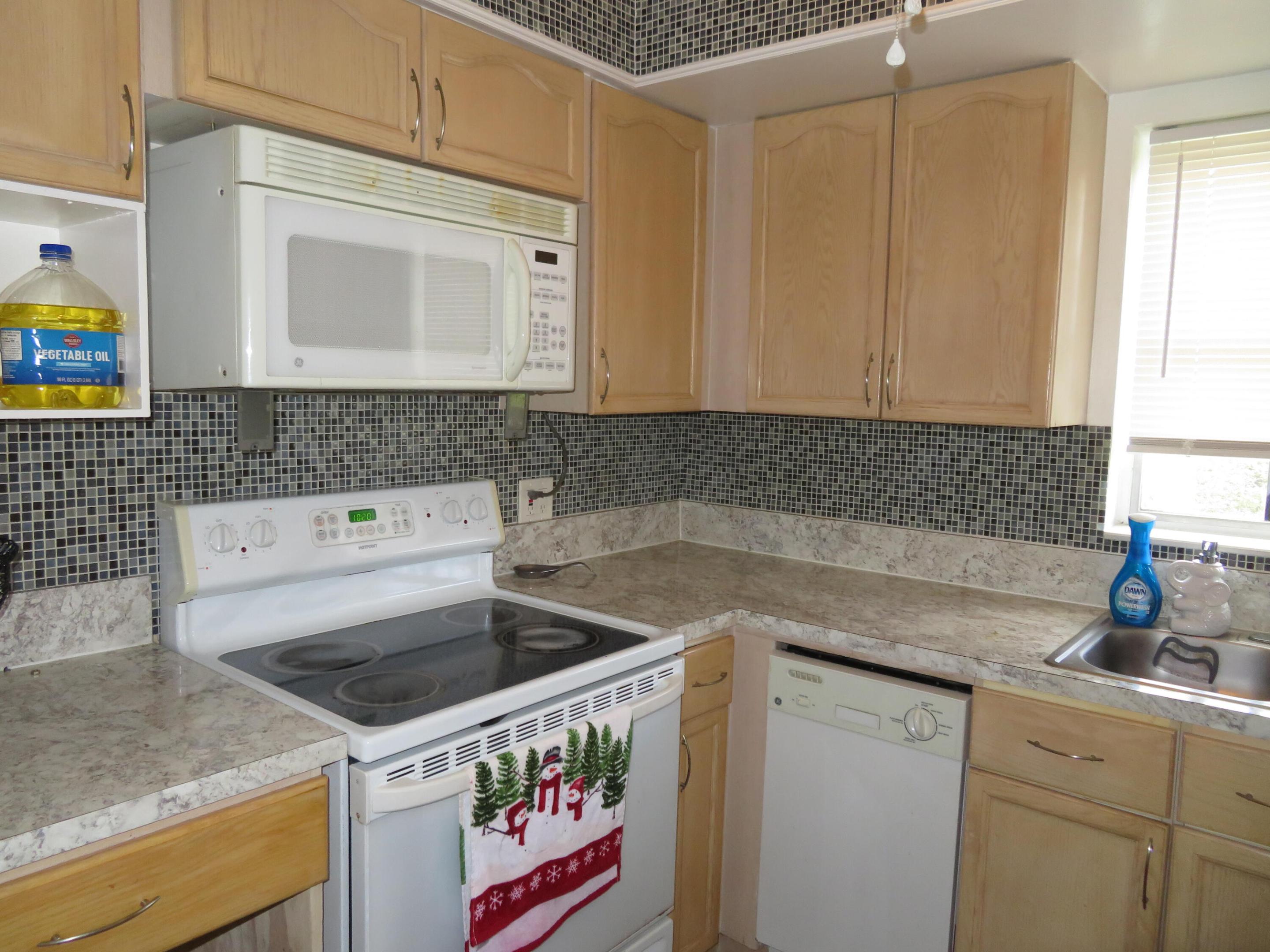 CRESTHAVEN VILLAS 6 CONDO - Residential