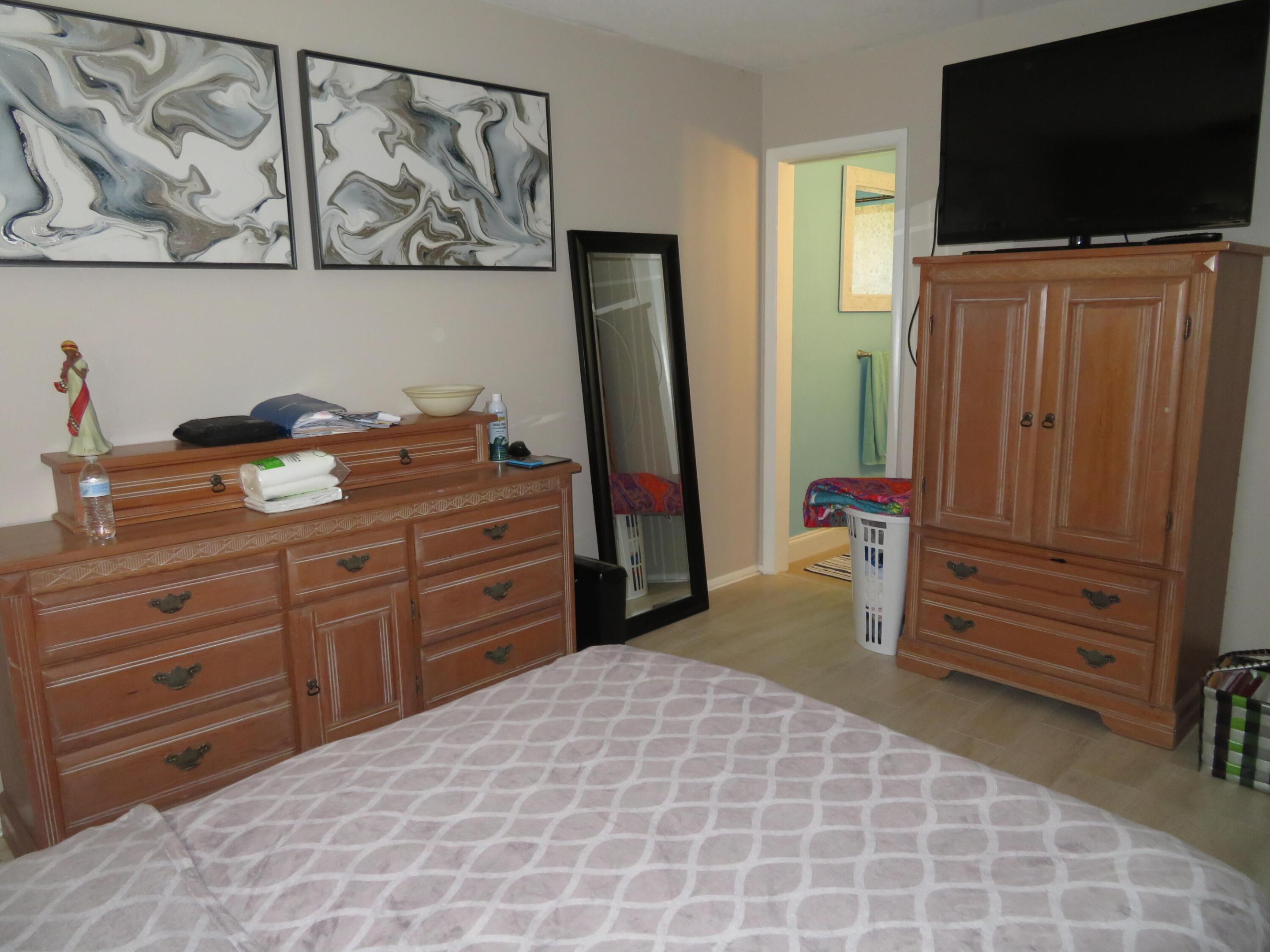 CRESTHAVEN VILLAS 6 CONDO - Residential