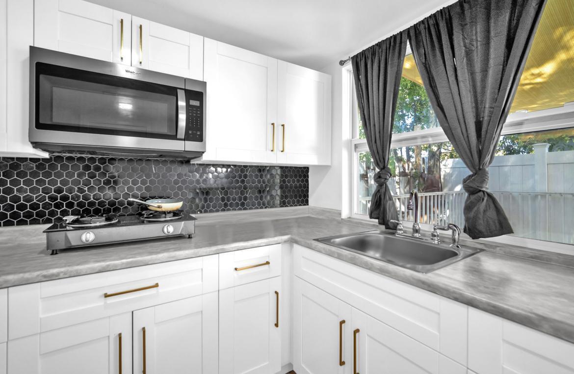 HERITAGE HOMES FIRST ADD - Residential Lease