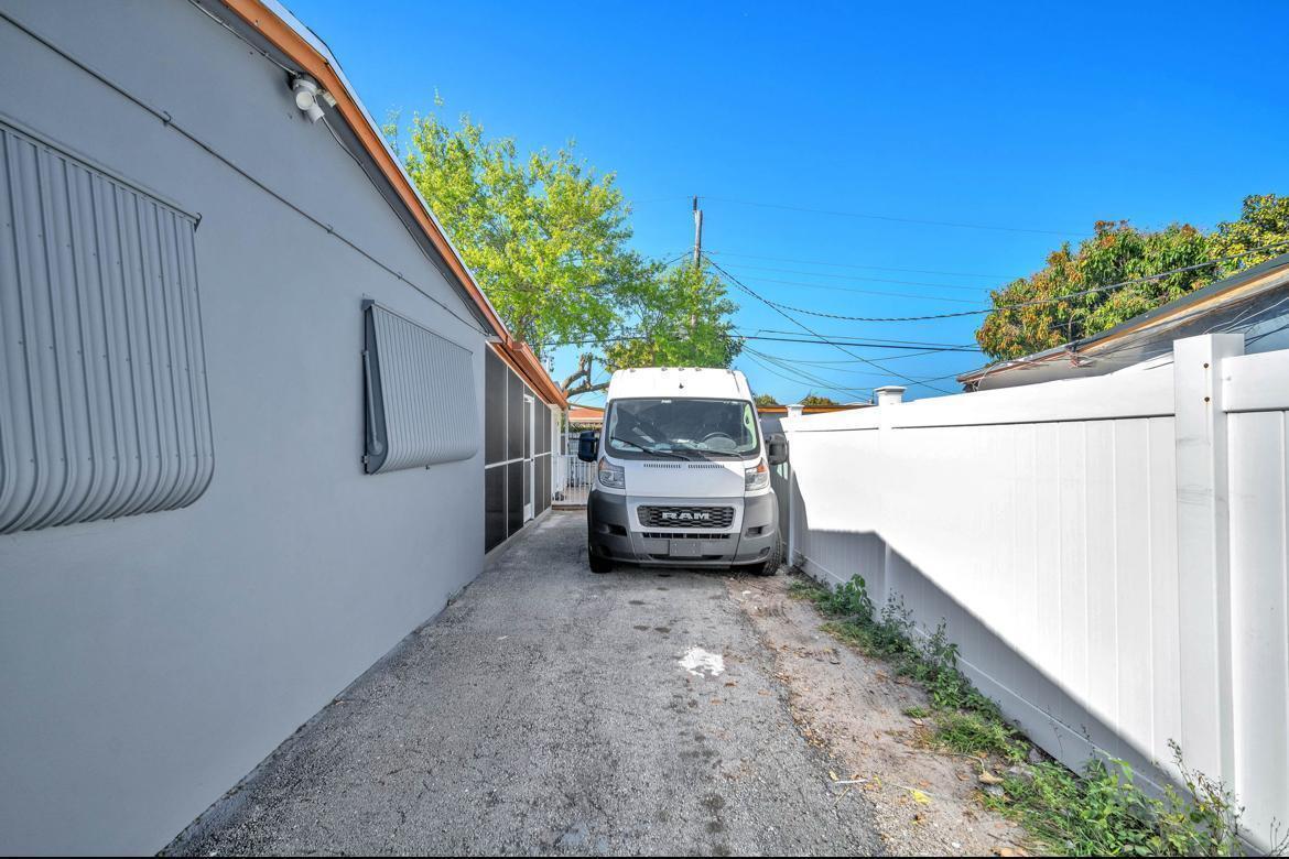 HERITAGE HOMES FIRST ADD - Residential Lease