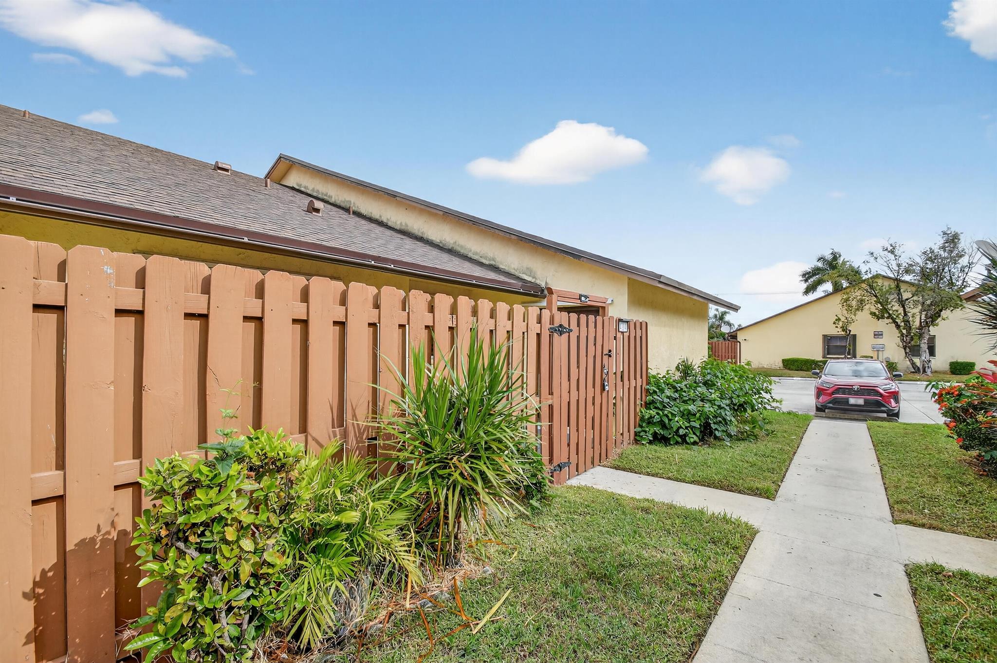 SPRINGDALE HOMES - Residential