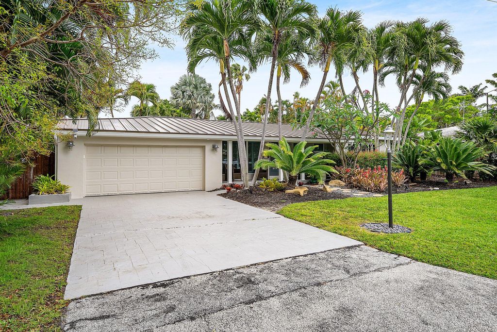 Photo of 1733 Coral Gardens Drive, Wilton Manors, FL 33334 (MLS # B26020154)