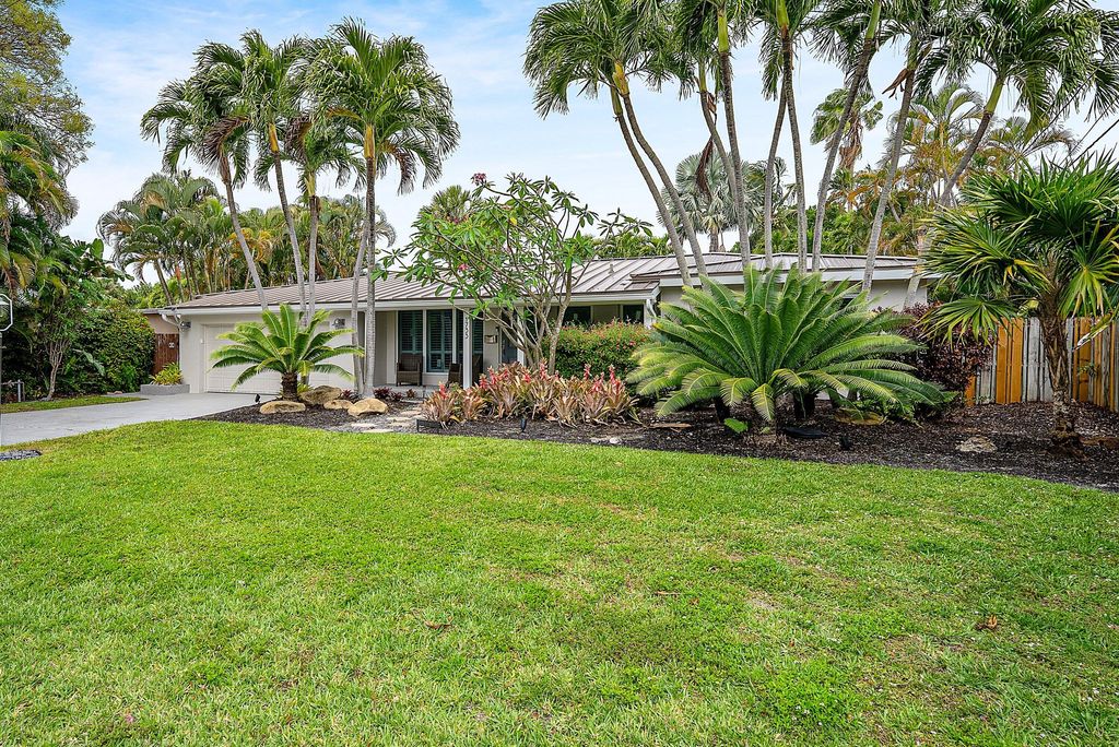 Photo of 1733 Coral Gardens Drive, Wilton Manors, FL 33334 (MLS # B26020154)