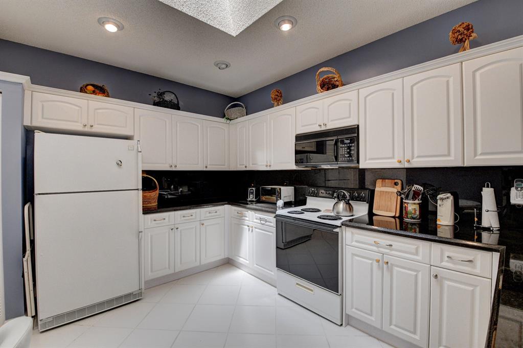 WHISPER WALK SEC E CONDO - Residential