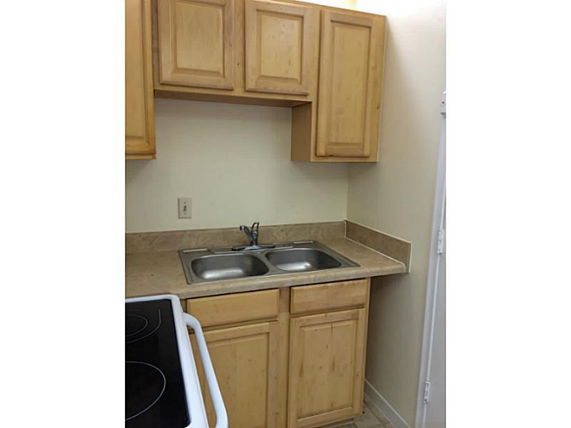 Charming one bedroom, one bathroom unit in a great complex. All ages. Just minutes to beach. Large walk in closet and fans in every room. Heated pool, clubhouse, kitchen and shuffleboard are available for your use. Minutes to beach in wonderful Imperi al Point. This is priced well, don't wait! Unit is available 3/1