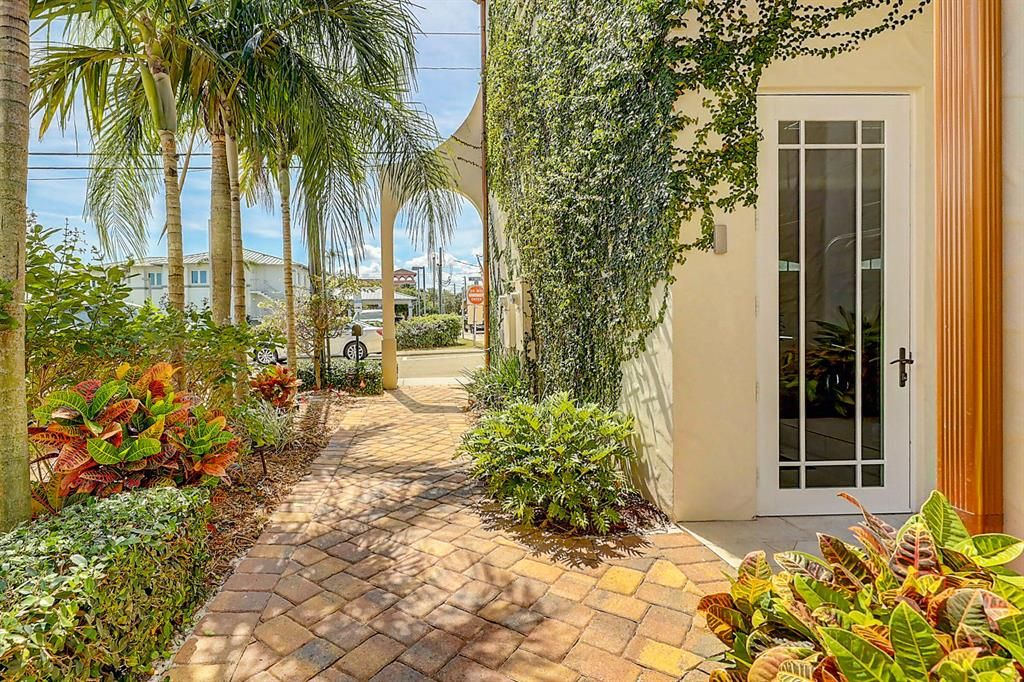 Photo of 57 SE Seminole Street, Stuart, FL 34994 (MLS # R10699462)