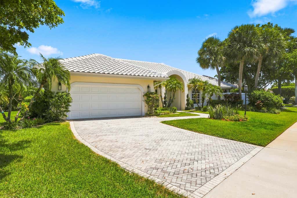 Photo of 10739 STONEBRIDGE Boulevard, Boca Raton, FL 33498 (MLS # B26065539)