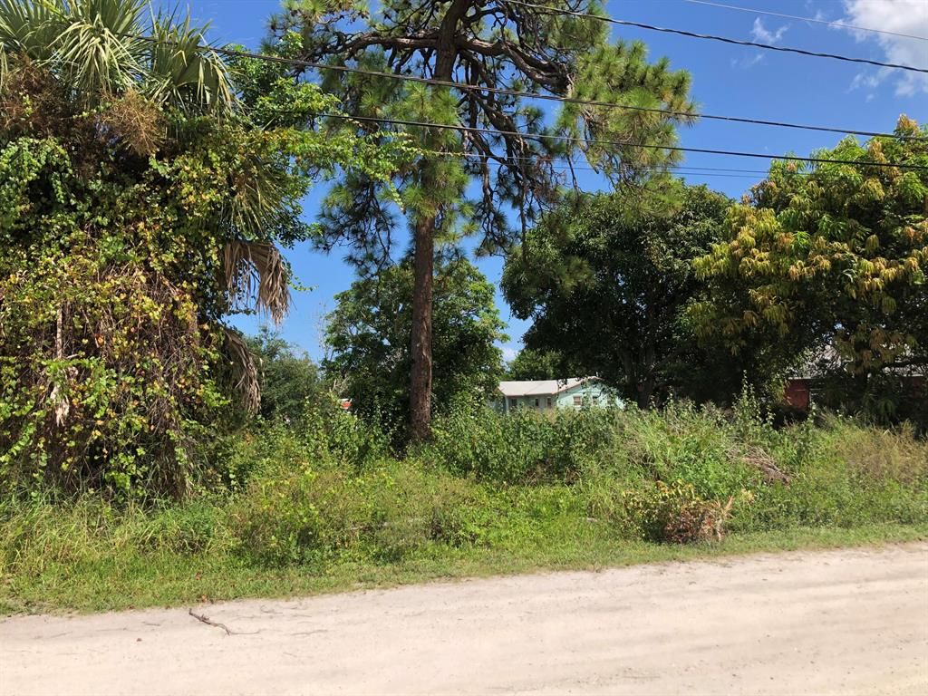 Photo of 117 Hilton Dr, Fort Pierce, FL 34950 (MLS # R10742237)