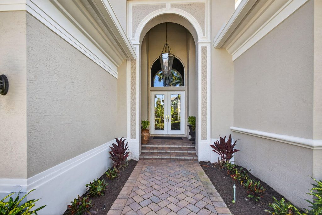 Photo of 120 Via Mariposa, Palm Beach Gardens, FL 33418 (MLS # R11160228)