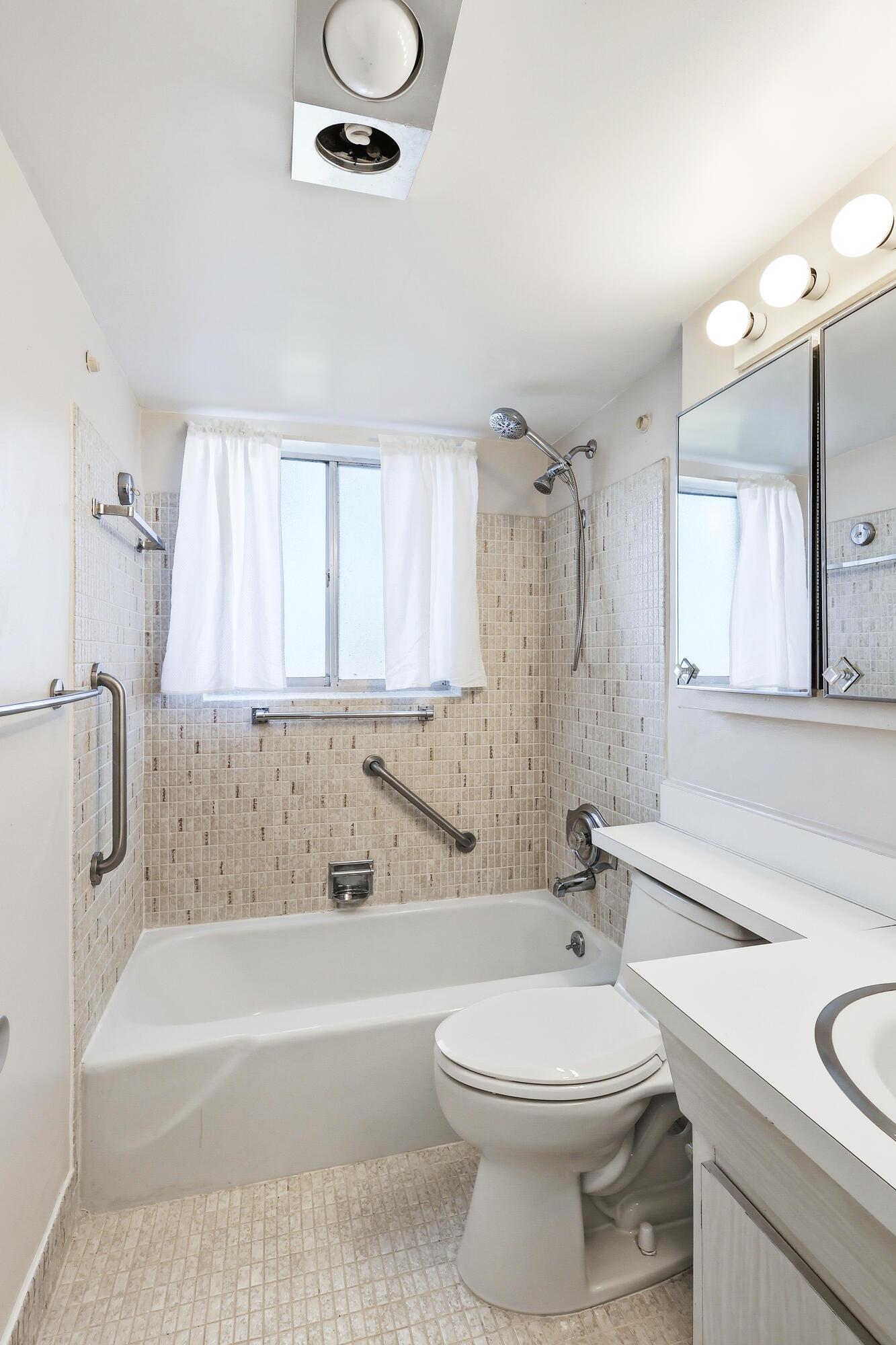 LAKESIDE POINT APT 2 CONDO - Residential