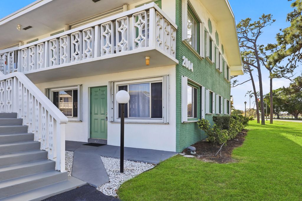 Photo of 2004 Lake Osborne Drive #1, Lake Worth Beach, FL 33461 (MLS # B26003979)