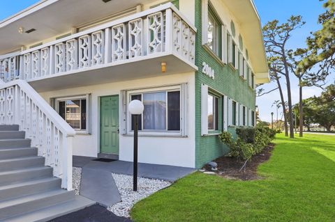 Property photo of 2004 Lake Osborne Drive 1, Lake Worth Beach, FL 33461