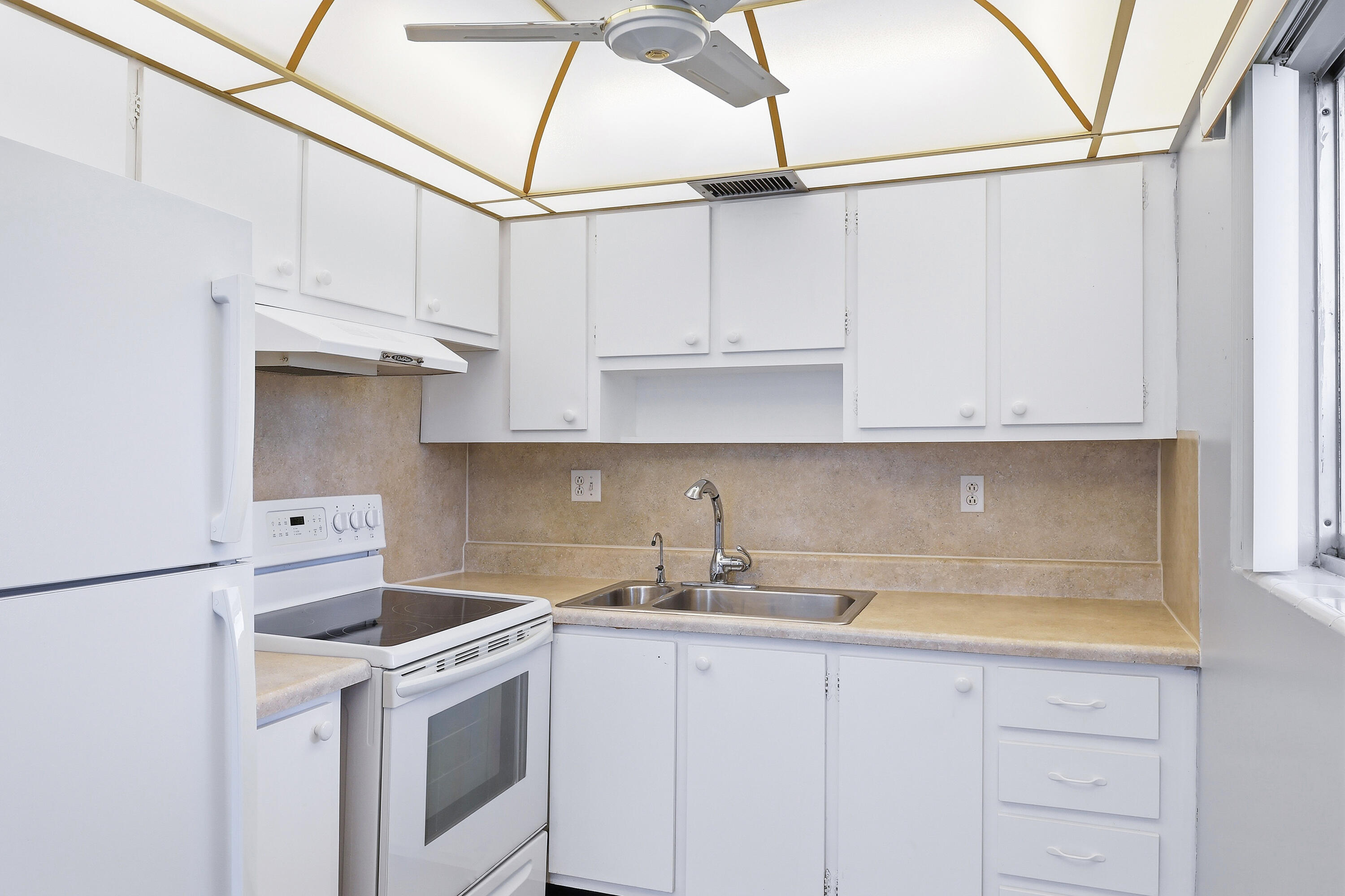 LAKESIDE POINT APT 2 CONDO - Residential