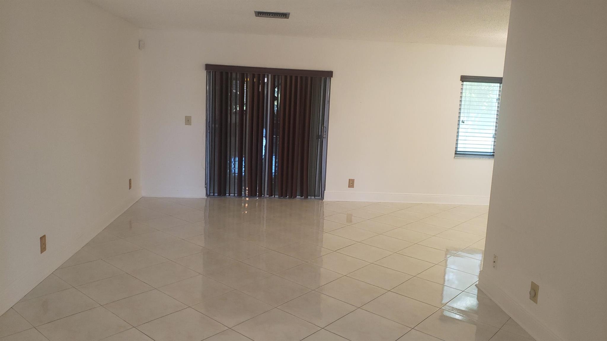 6085 Stanley Lane, Delray Beach, FL, 33484/$307,000 4 6085 Stanley Lane