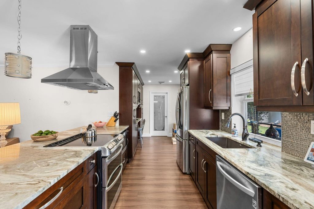 Photo of 2529 NW 32nd Street, Boca Raton, FL 33434 (MLS # B26016655)