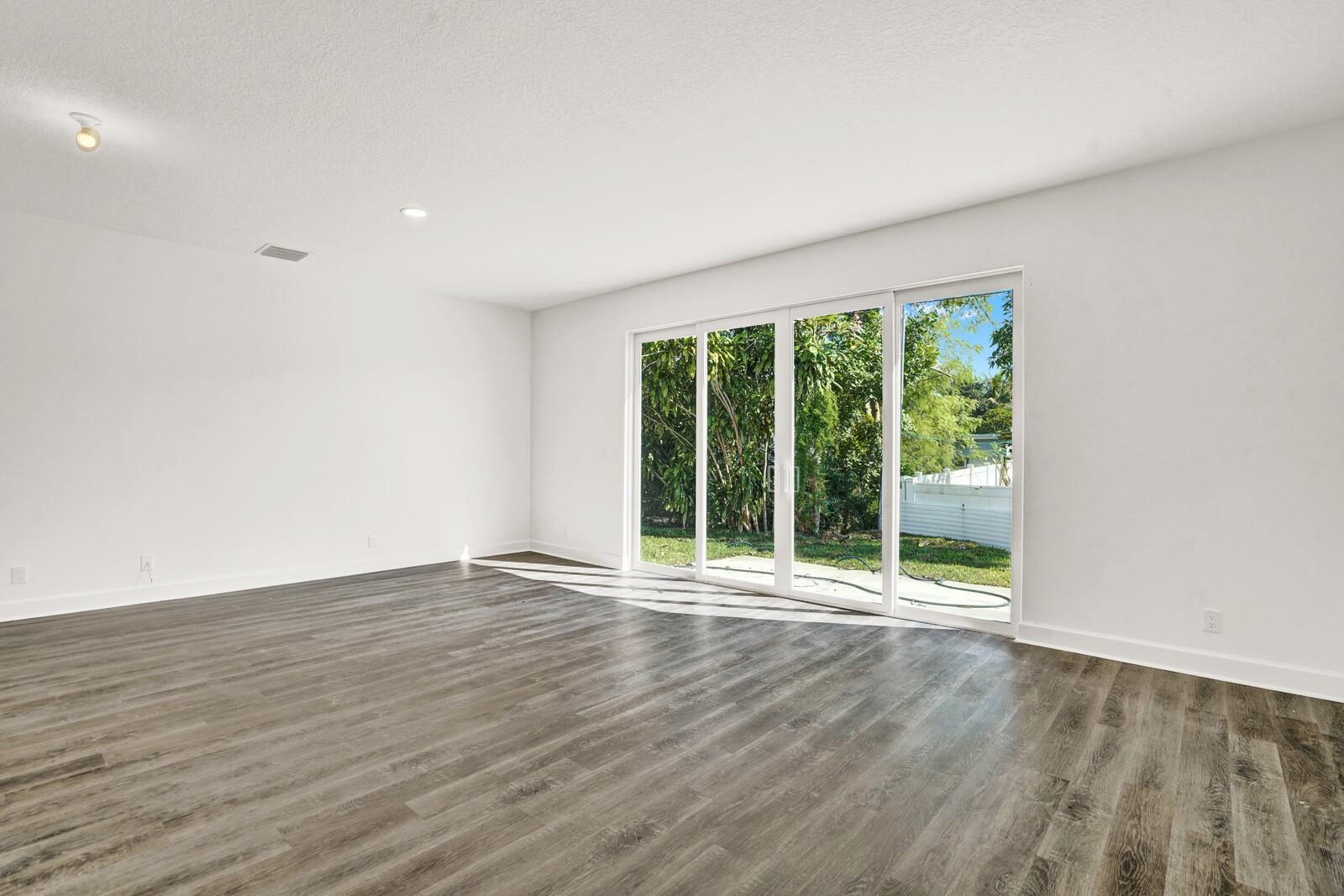 Tropical Terrace - Residential