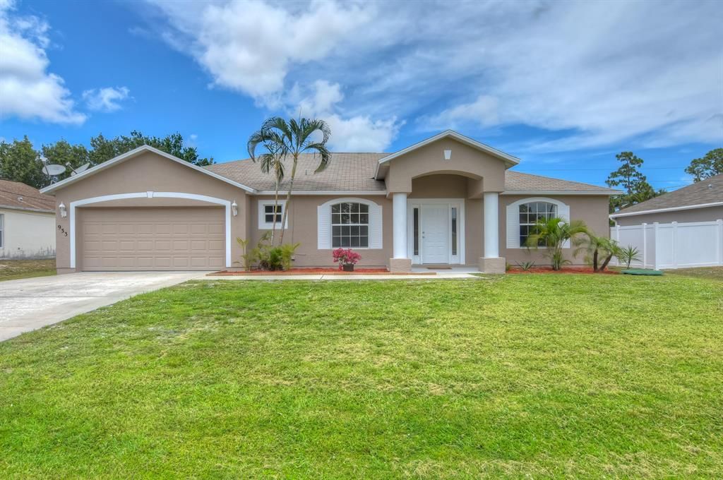 Photo of 933 SE Caravan Avenue, Port Saint Lucie, FL 34983 (MLS # R10715911)
