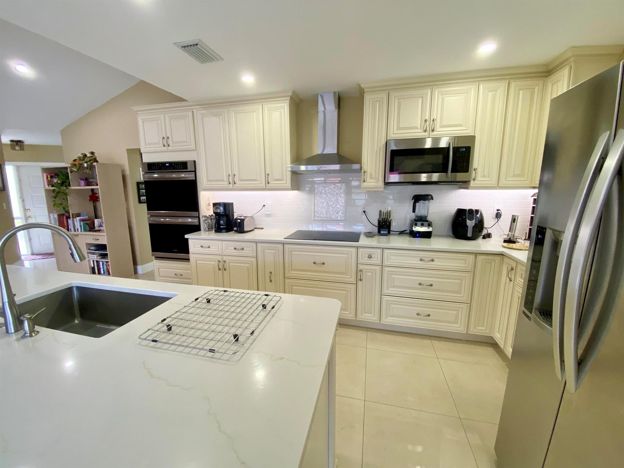 BELLA VISTA - Residential Lease