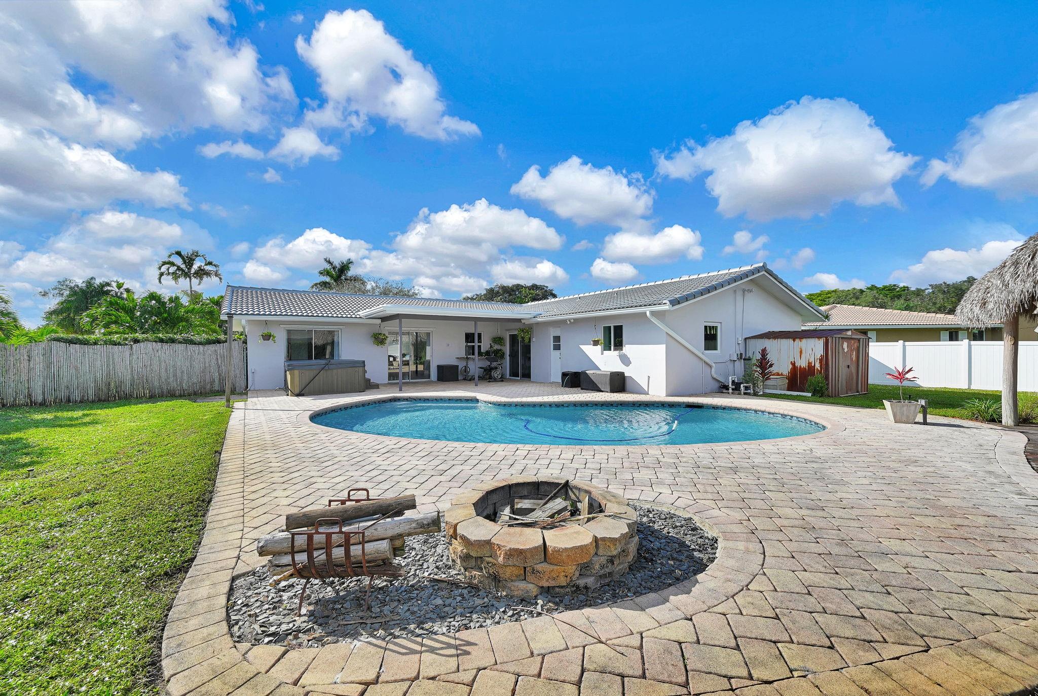 Coral Spgs Lakes 68-12 B - Residential