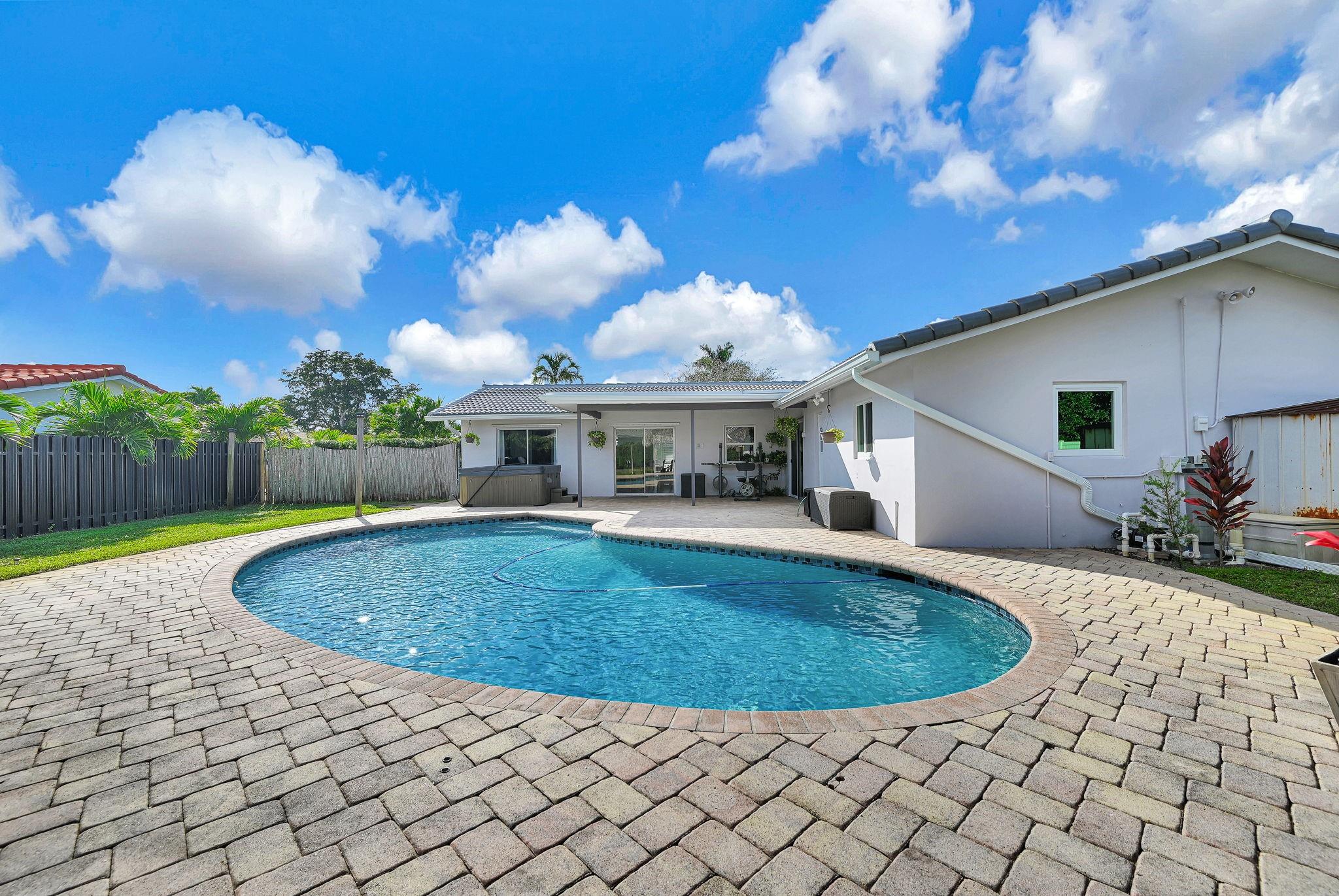 Coral Spgs Lakes 68-12 B - Residential