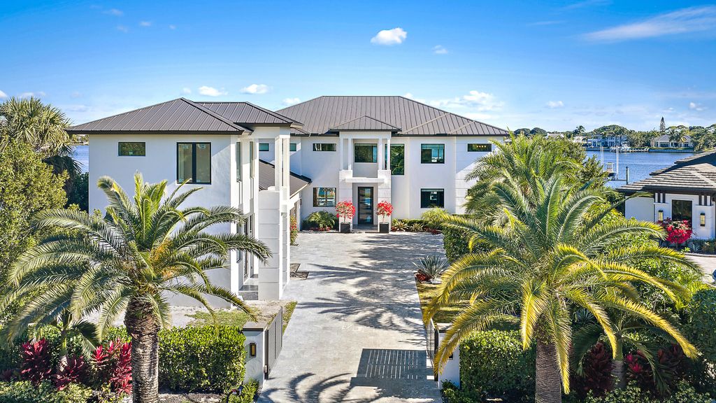 Photo of 9 Bamboo Lane, Jupiter, FL 33458 (MLS # R11155790)