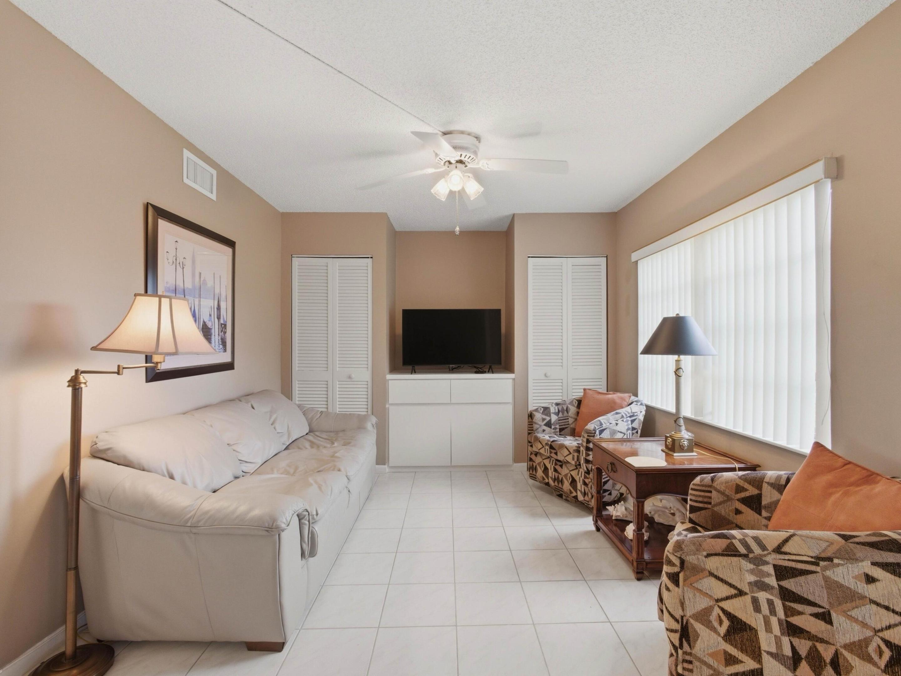 PALM GREENS AT VILLA DEL RAY CONDO II - Residential