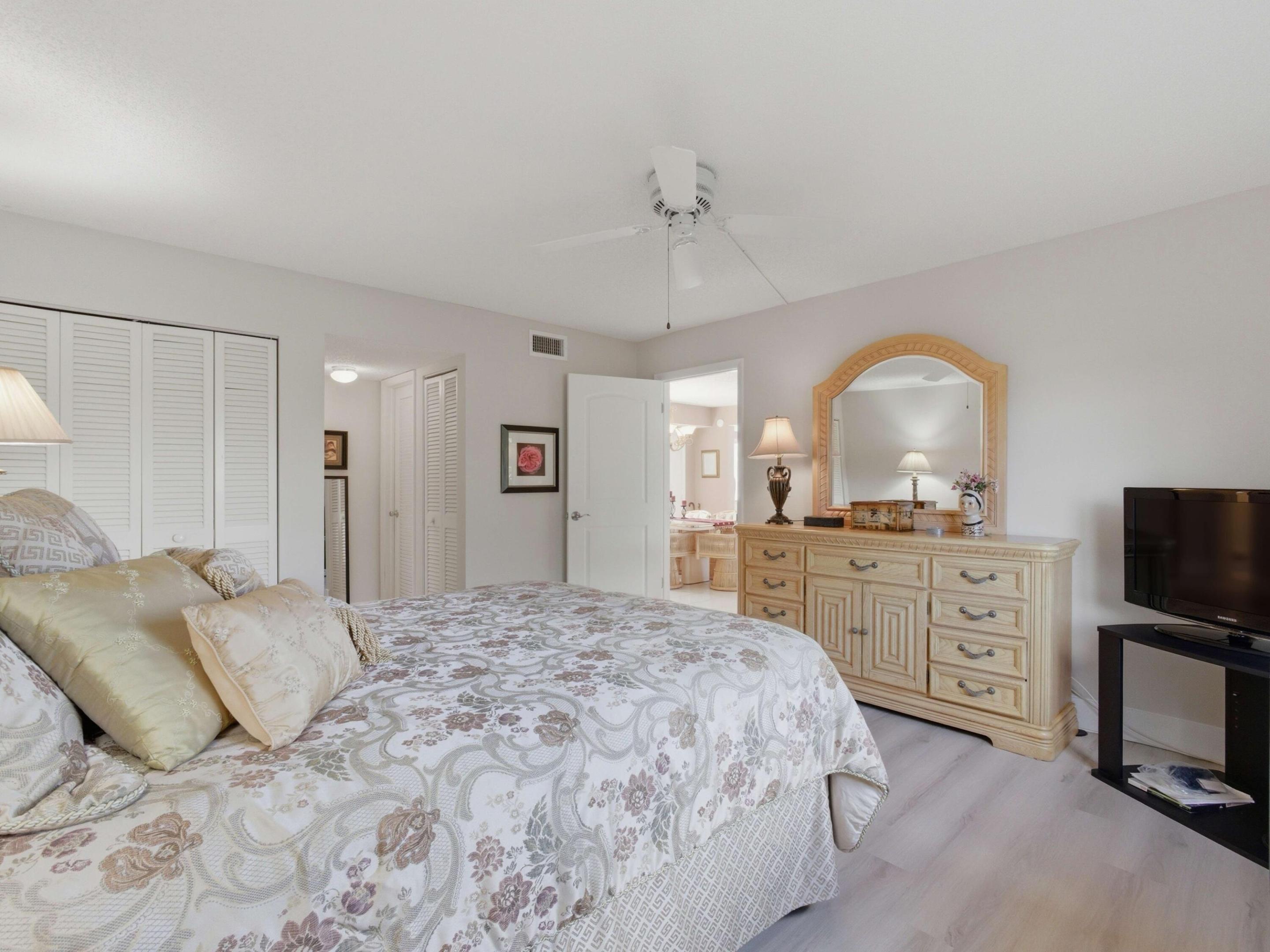 PALM GREENS AT VILLA DEL RAY CONDO II - Residential