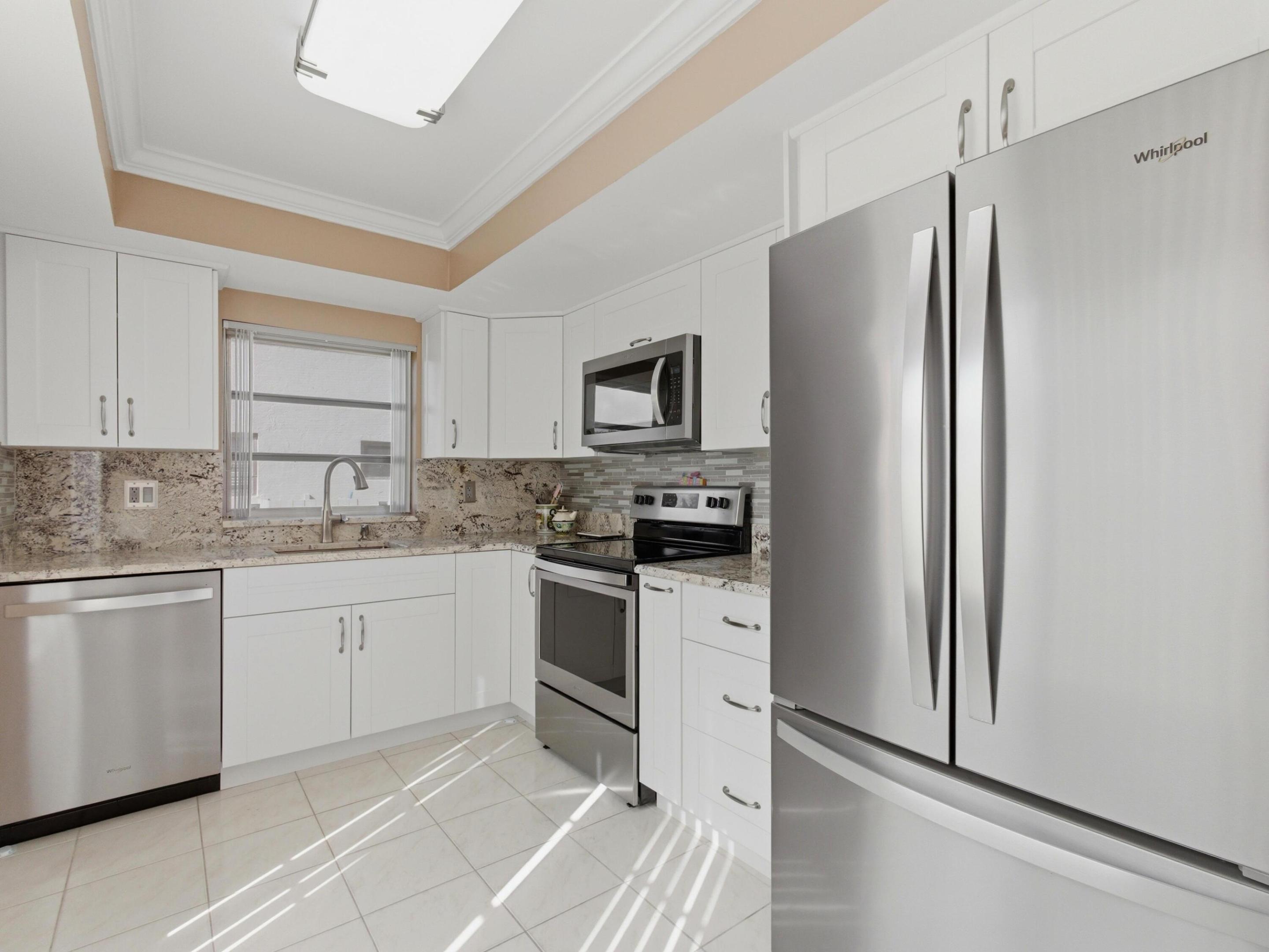 PALM GREENS AT VILLA DEL RAY CONDO II - Residential