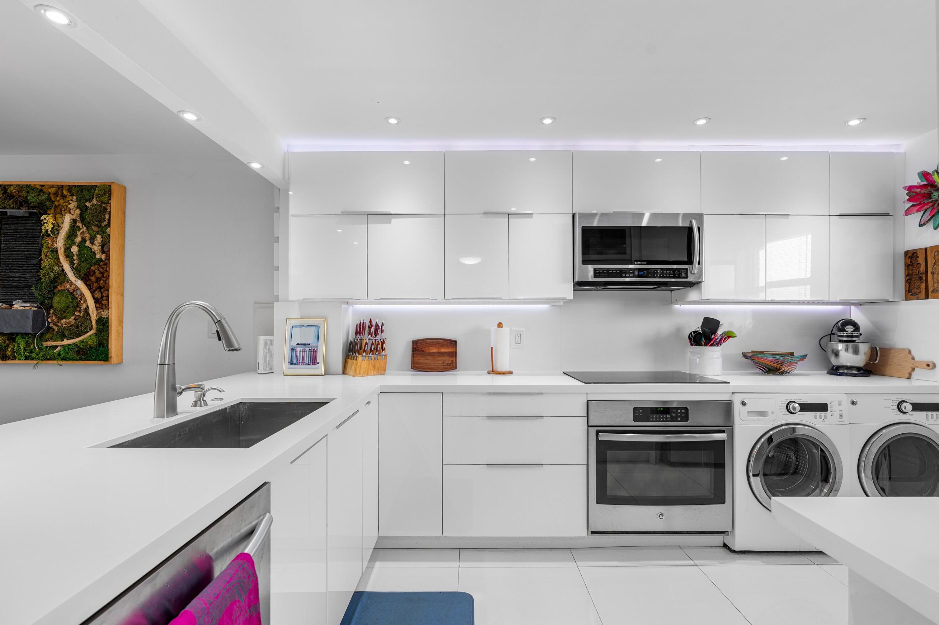 HILLSBORO COVE CONDO - Residential