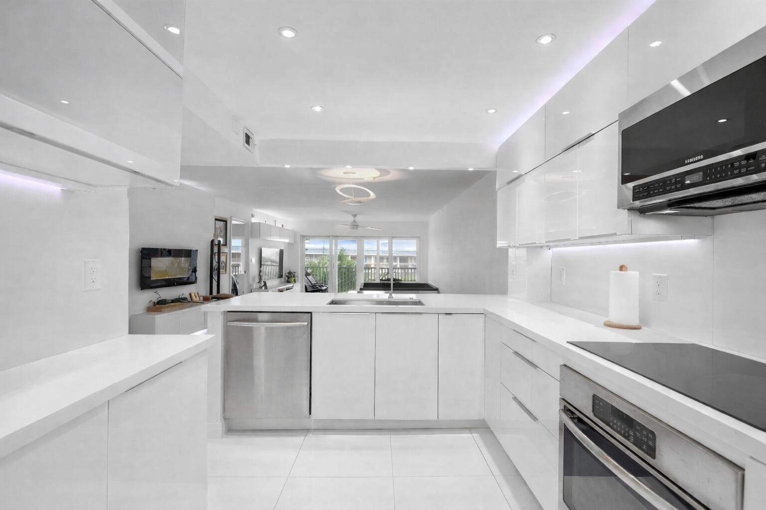 HILLSBORO COVE CONDO - Residential