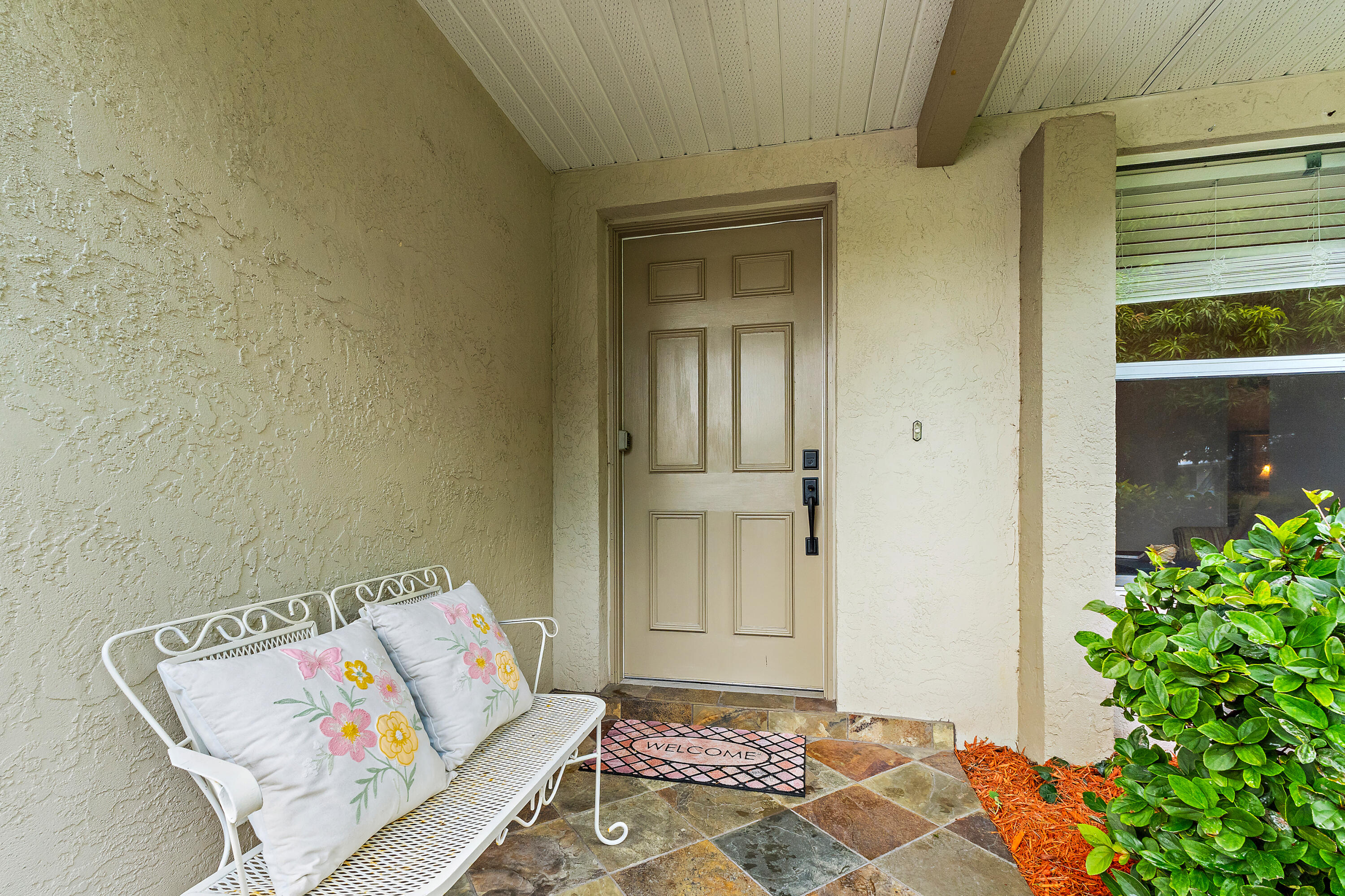 2060 NE Hoya Calle, Jensen Beach, FL, 34957/$459,000 3 2060 NE Hoya Calle