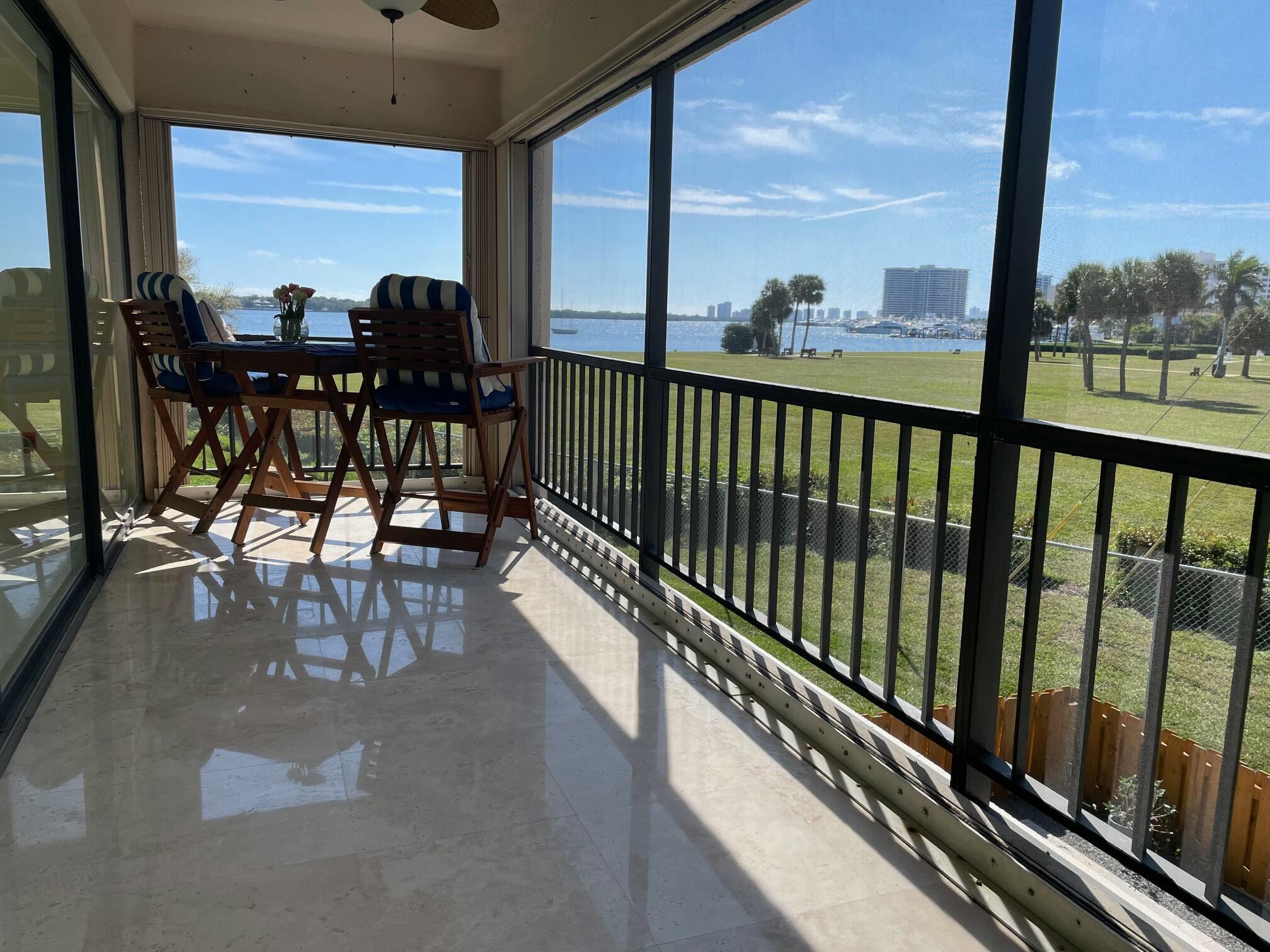 1660 Twelve Oaks Way 201