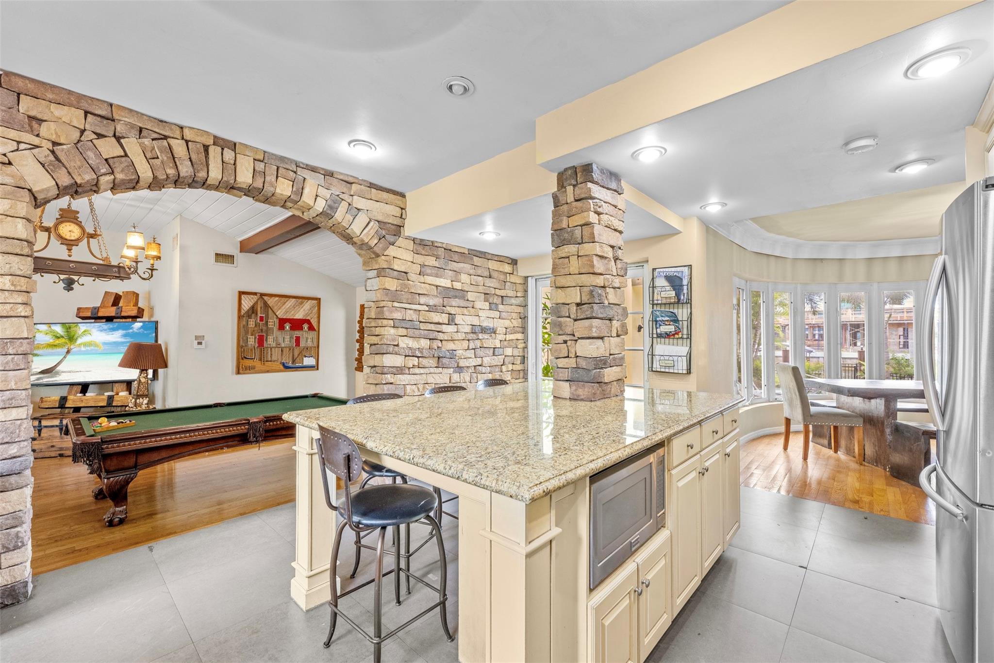 SEVEN ISLES - Residential