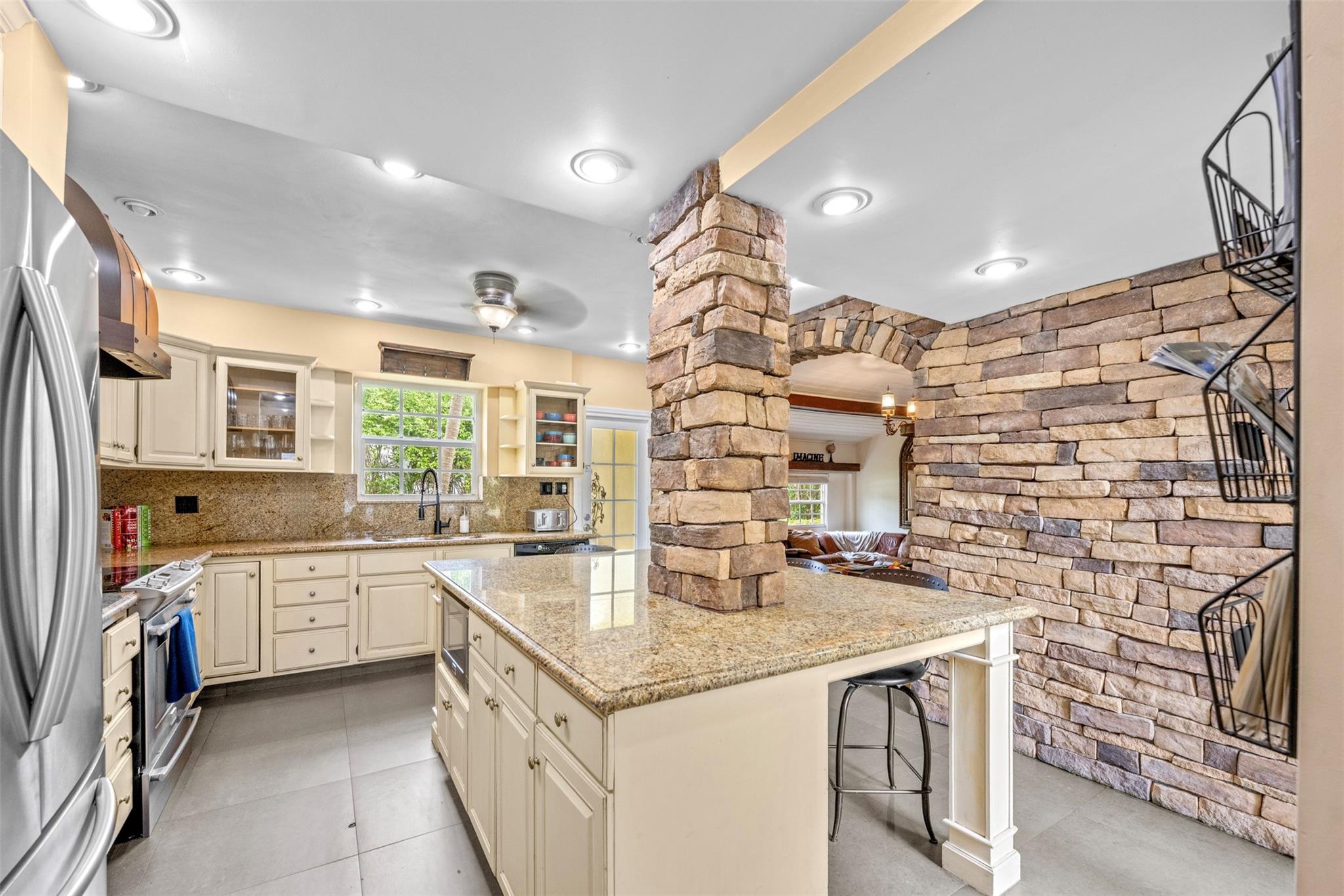 SEVEN ISLES - Residential