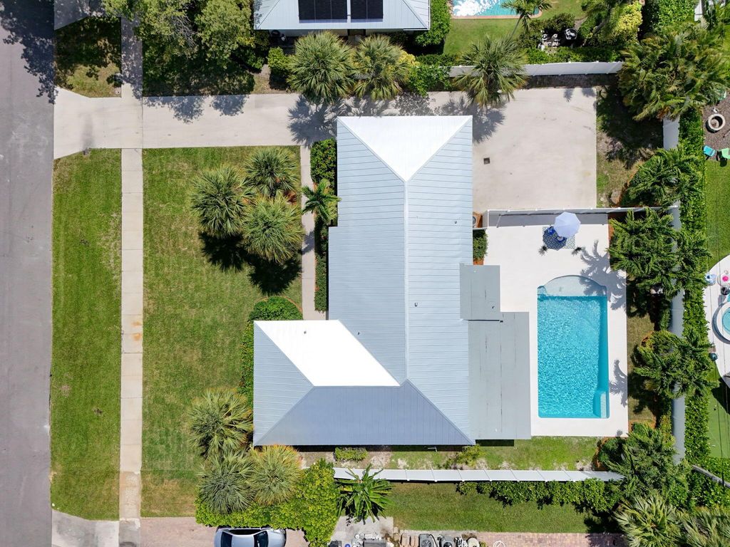 Photo of 131 Cruiser Road S, North Palm Beach, FL 33408 (MLS # R11101460)