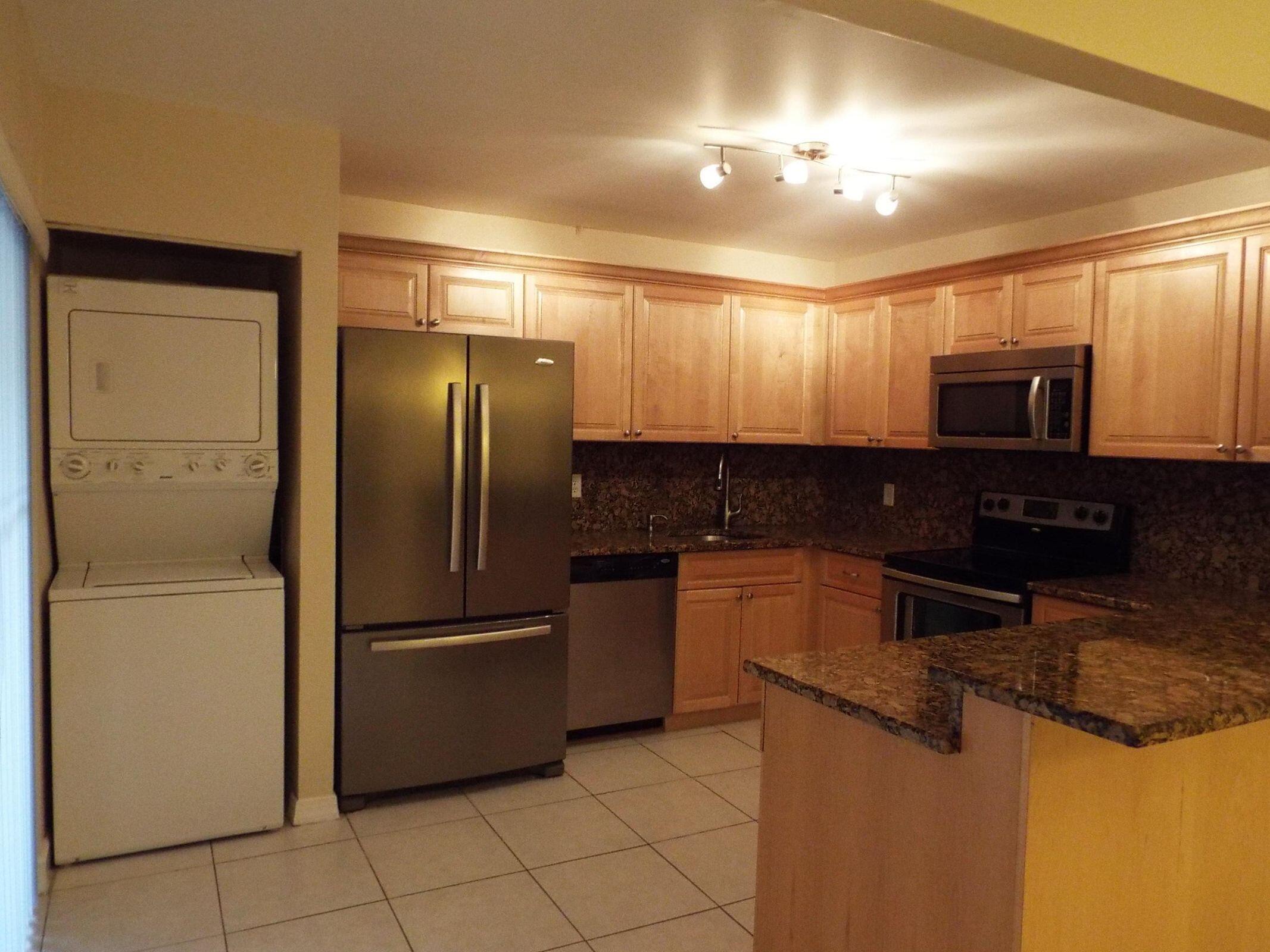 1567 Shaker Circle