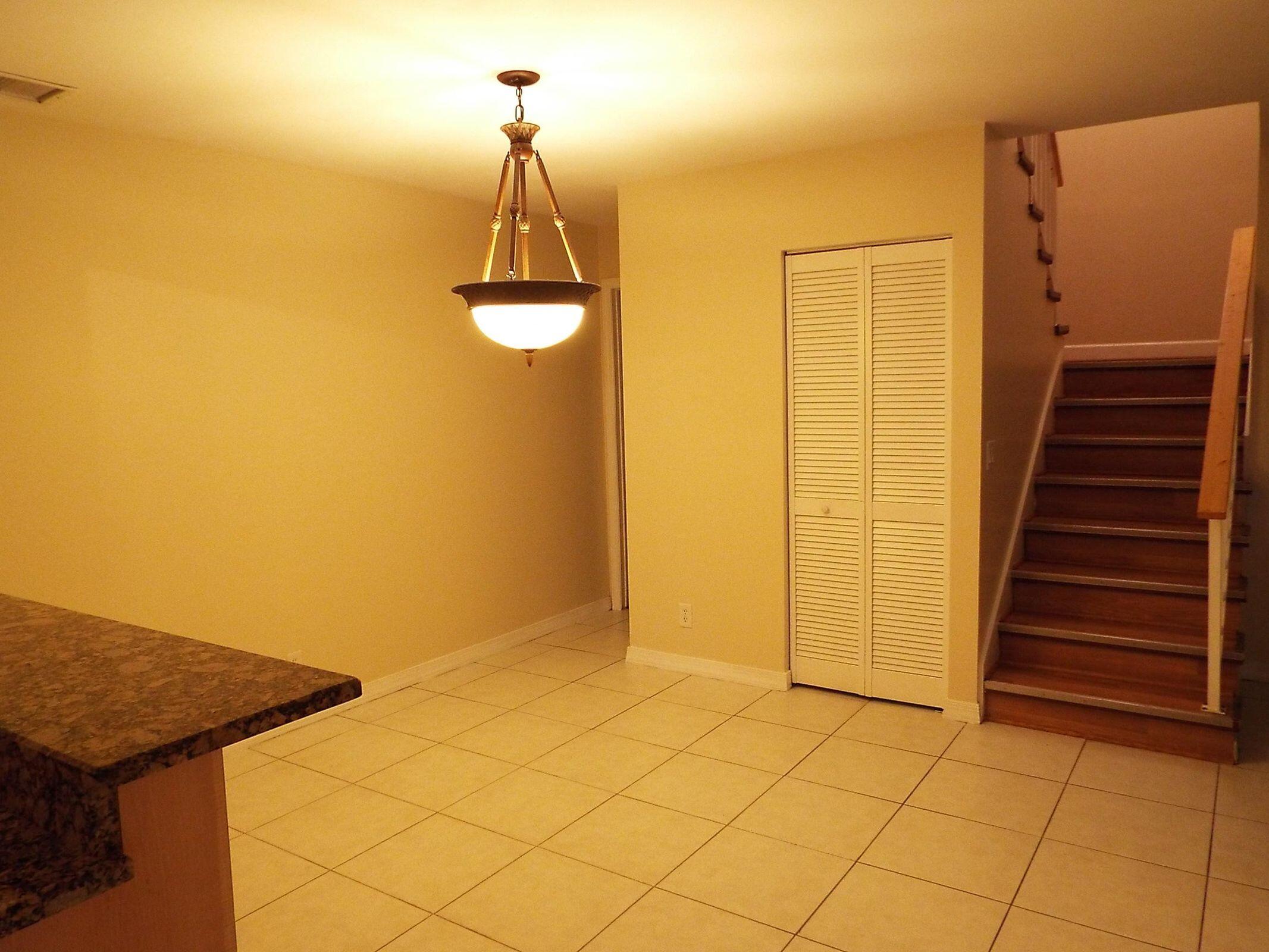1567 Shaker Circle