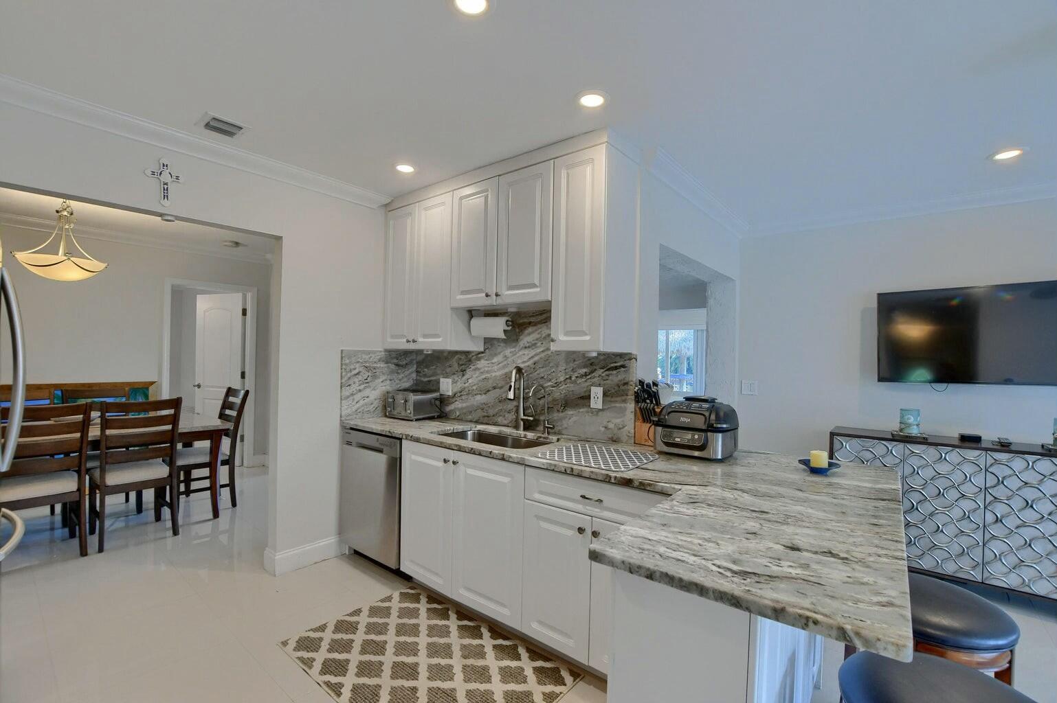 TROPIC PALMS - Residential Lease