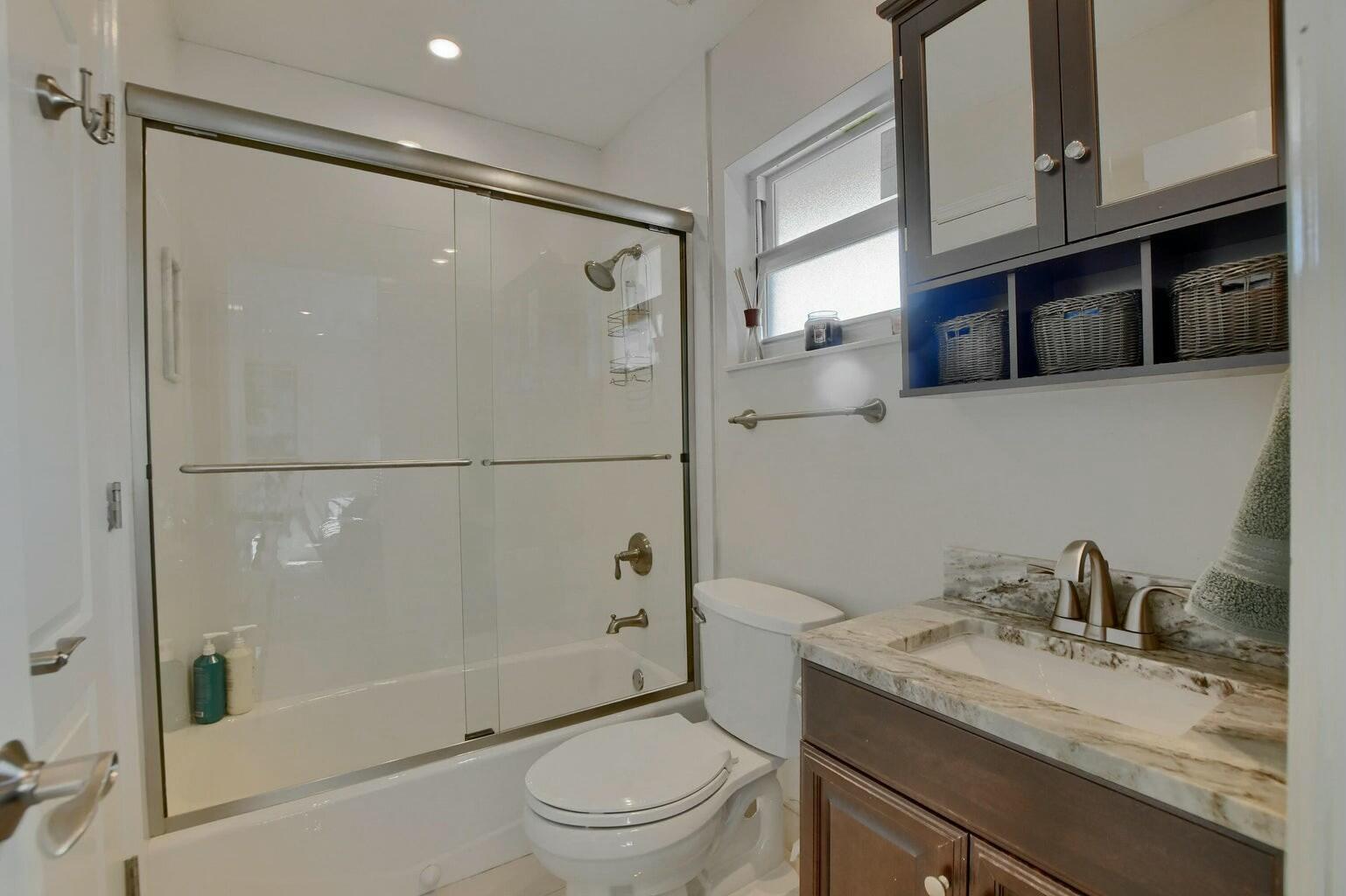 TROPIC PALMS - Residential Lease