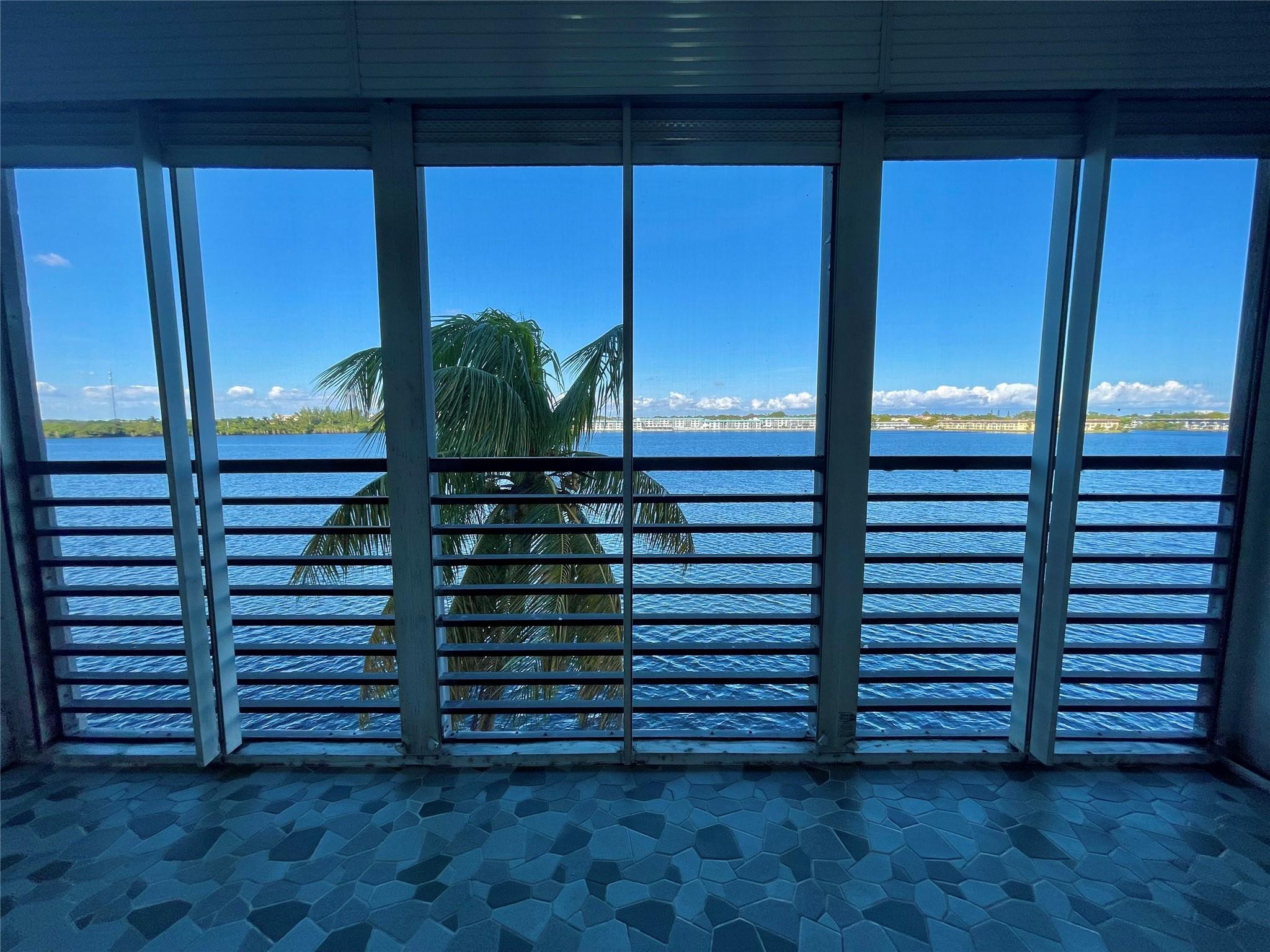 ROYAL BAHAMIAN - Residential Lease