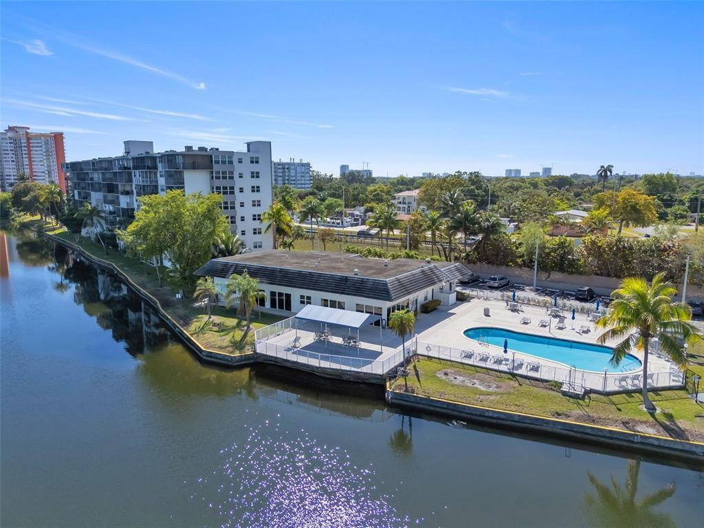 ROYAL BAHAMIAN - Residential Lease