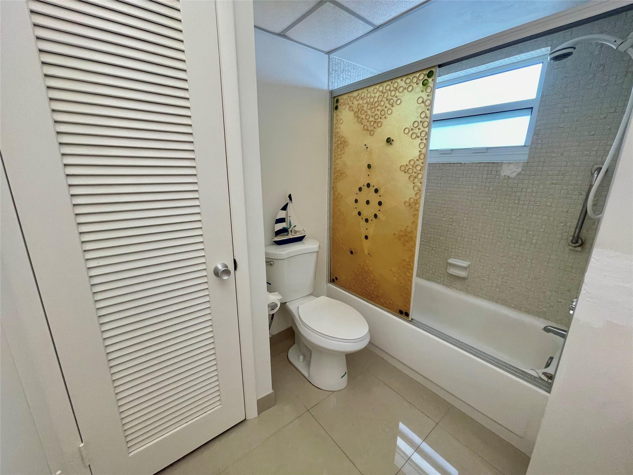 ROYAL BAHAMIAN - Residential Lease