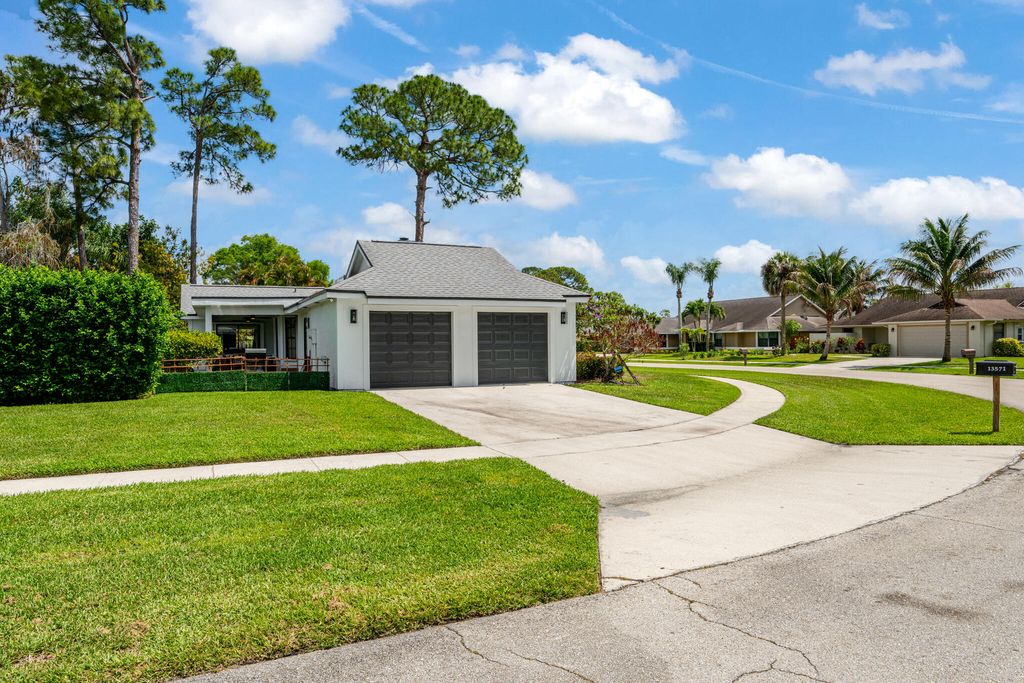 Photo of 13571 Jonquil Place, Wellington, FL 33414 (MLS # B26008470)