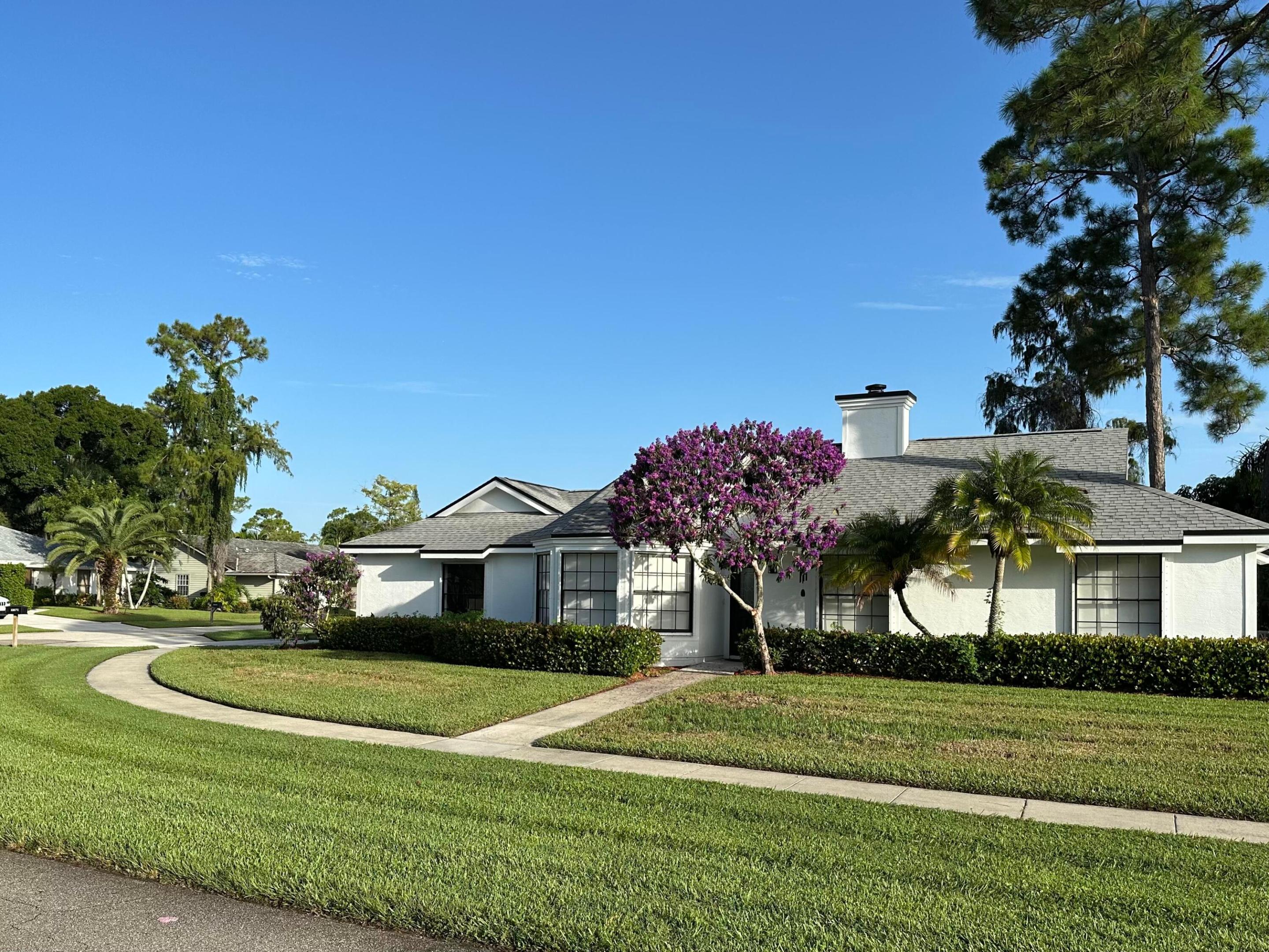 SUGAR POND MANOR OF WELLINGTON - Residential