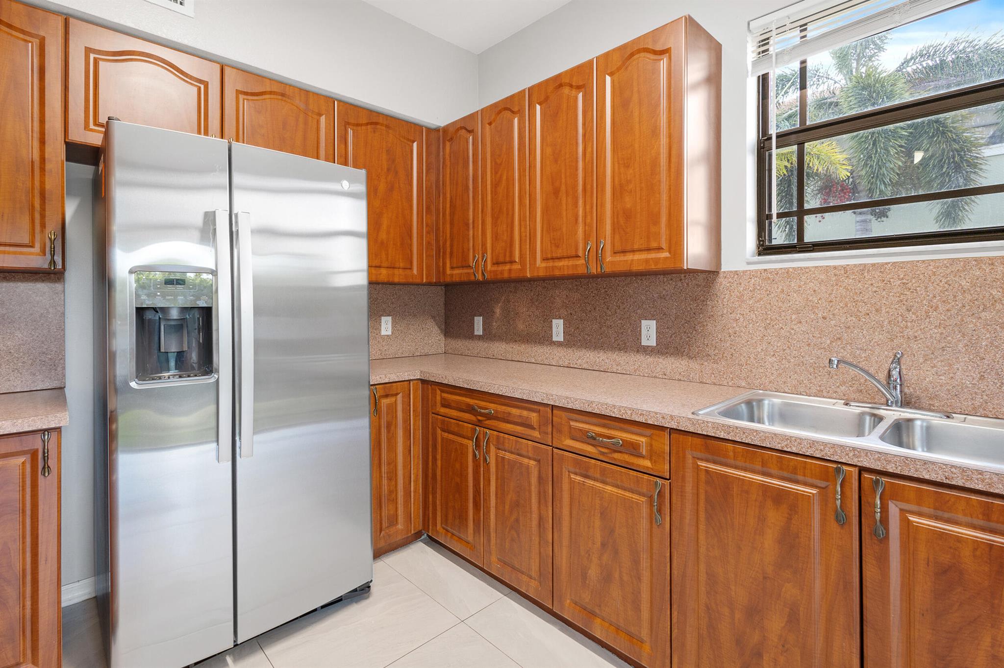 VENICE AT CRYSTAL LAKES C - Residential Lease