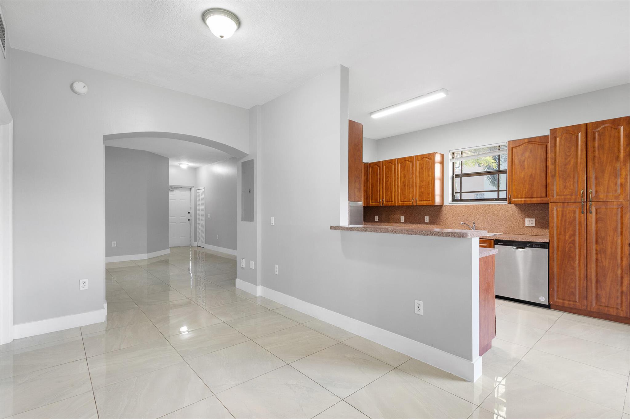 VENICE AT CRYSTAL LAKES C - Residential Lease