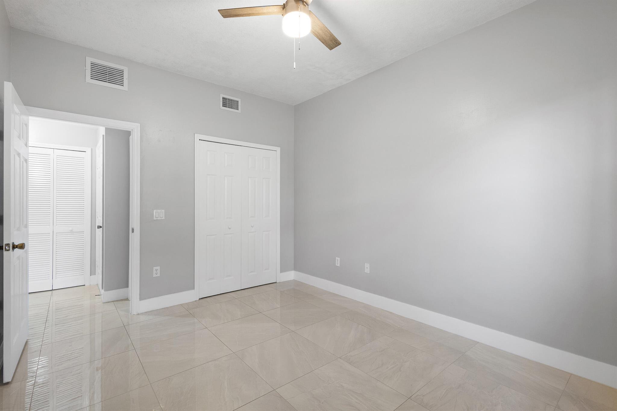 VENICE AT CRYSTAL LAKES C - Residential Lease