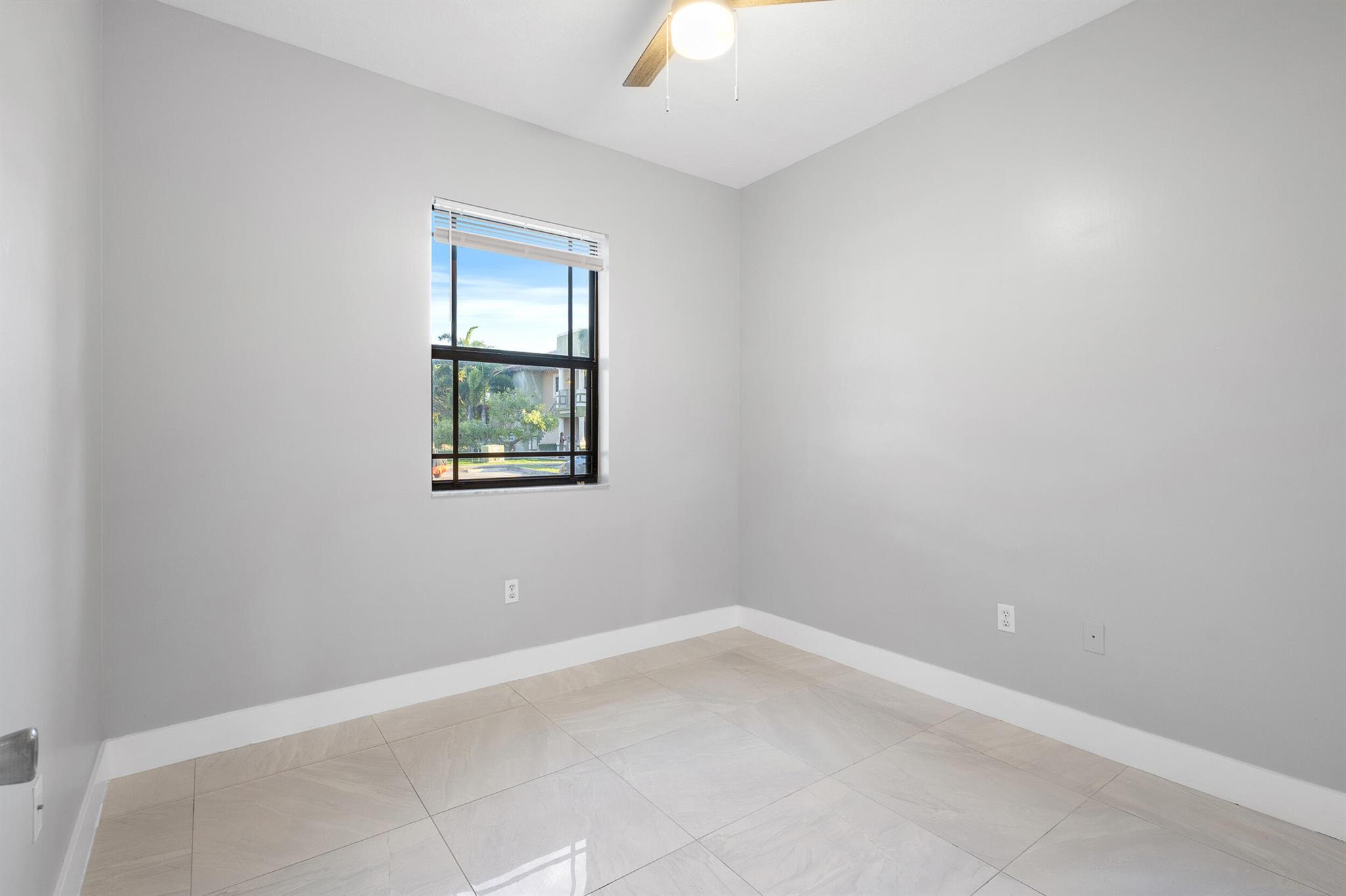 VENICE AT CRYSTAL LAKES C - Residential Lease