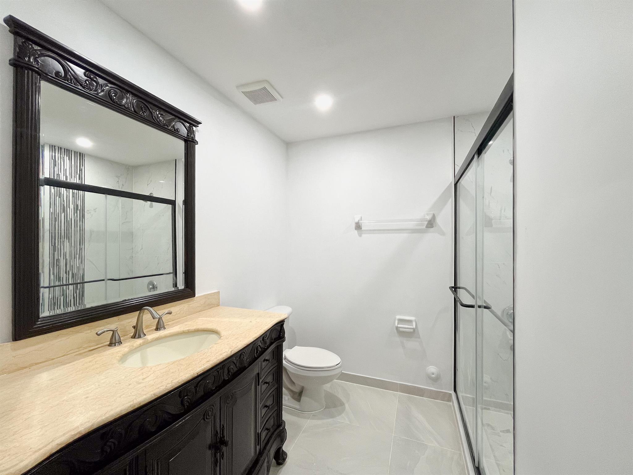VENICE AT CRYSTAL LAKES C - Residential Lease